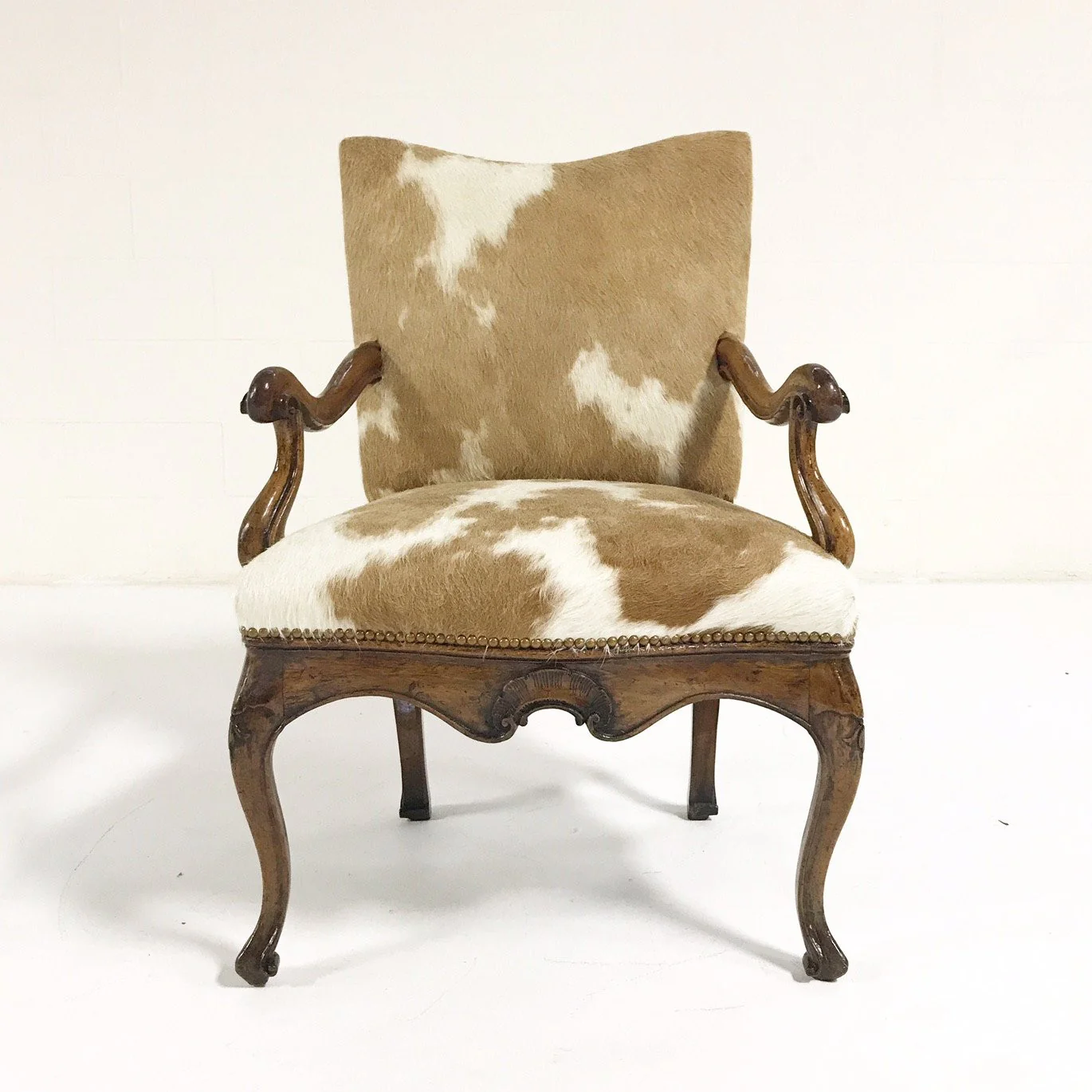 Armchair in Brazilian Cowhide - Image 3
