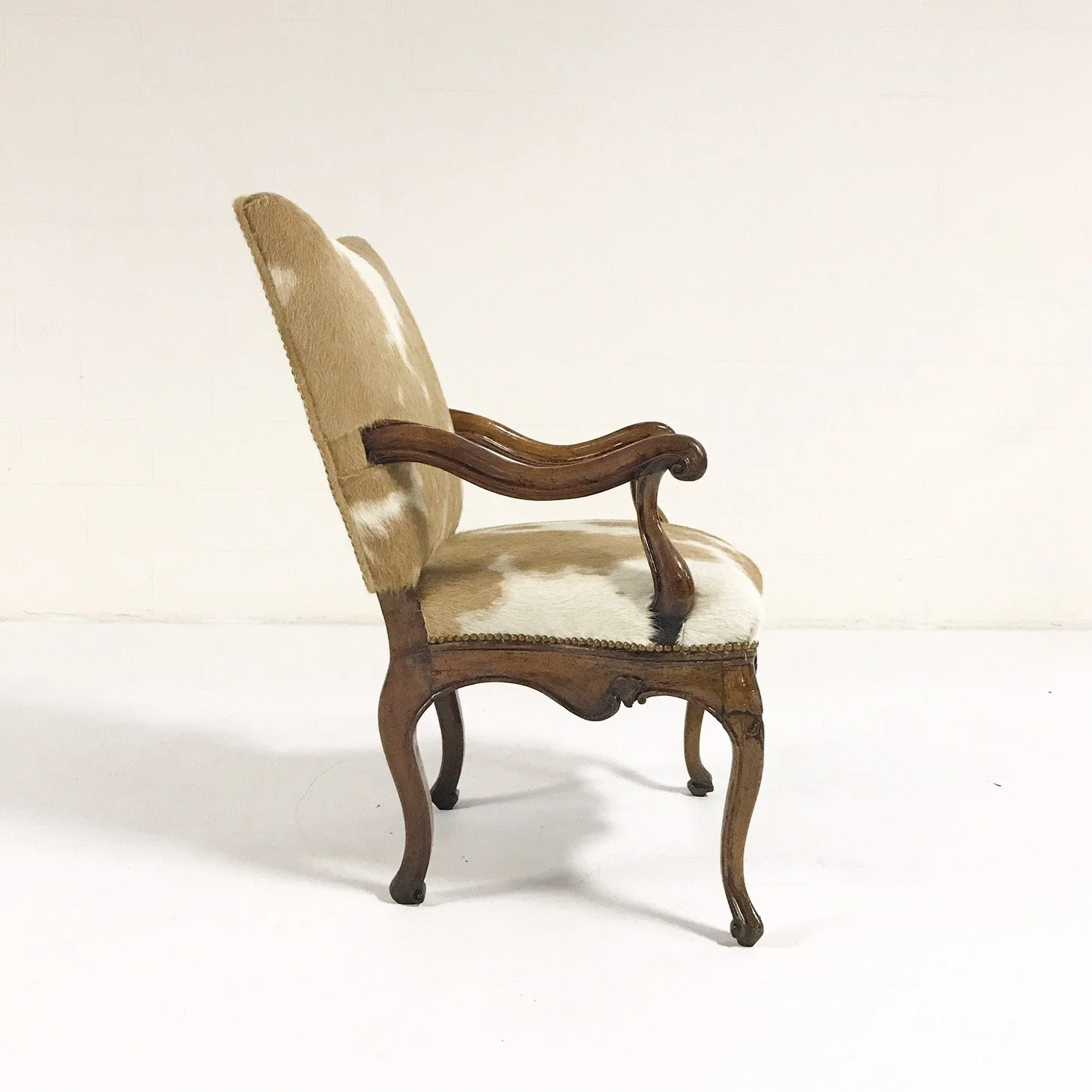 Armchair in Brazilian Cowhide - Image 4