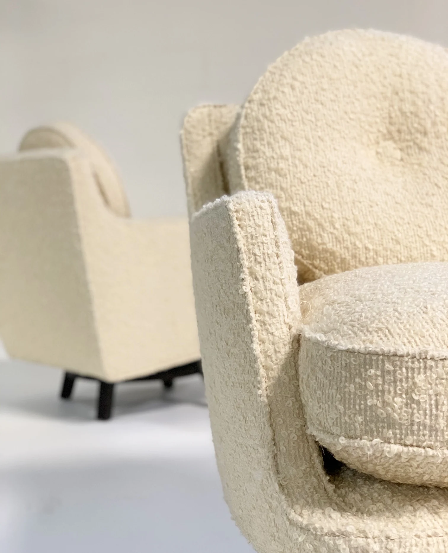 Model 5609 Swivel Lounge Chairs in Schumacher Boucle, Pair - Image 3