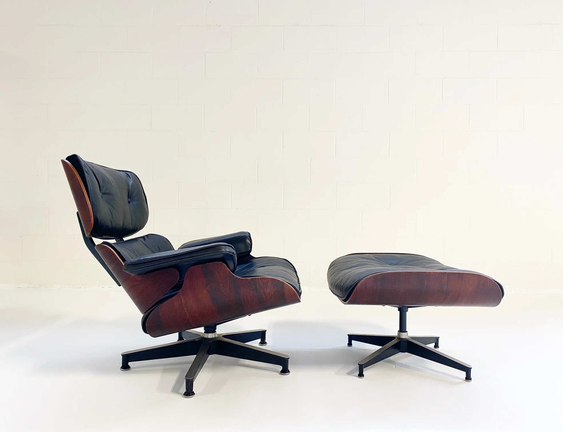 670 Lounge Chair & 671 Ottoman
