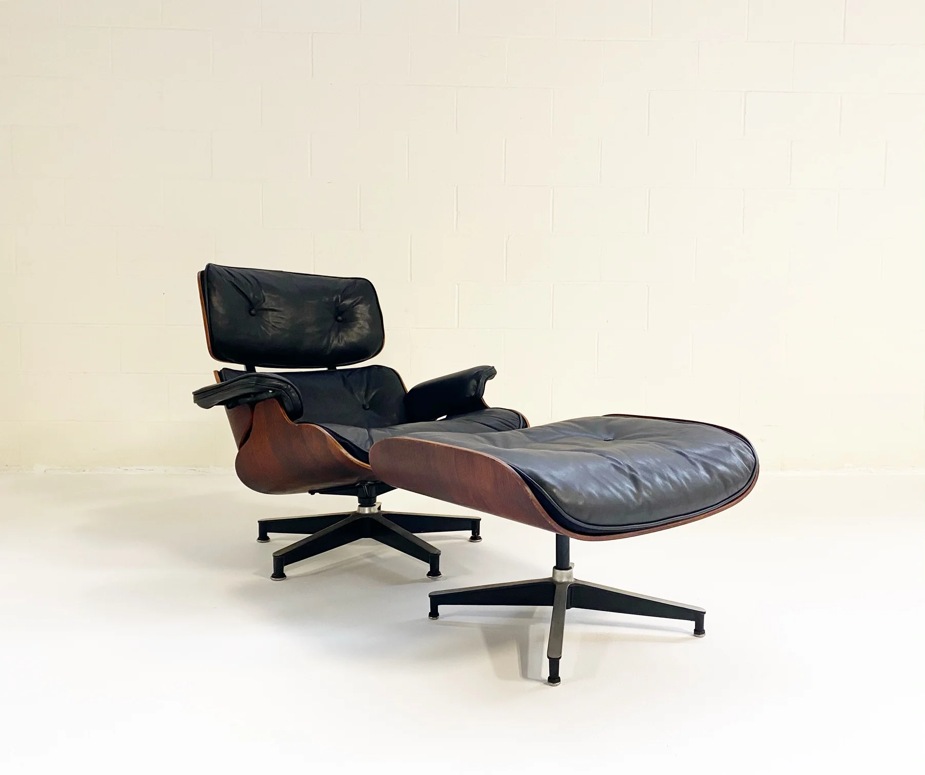 670 Lounge Chair & 671 Ottoman - Image 10
