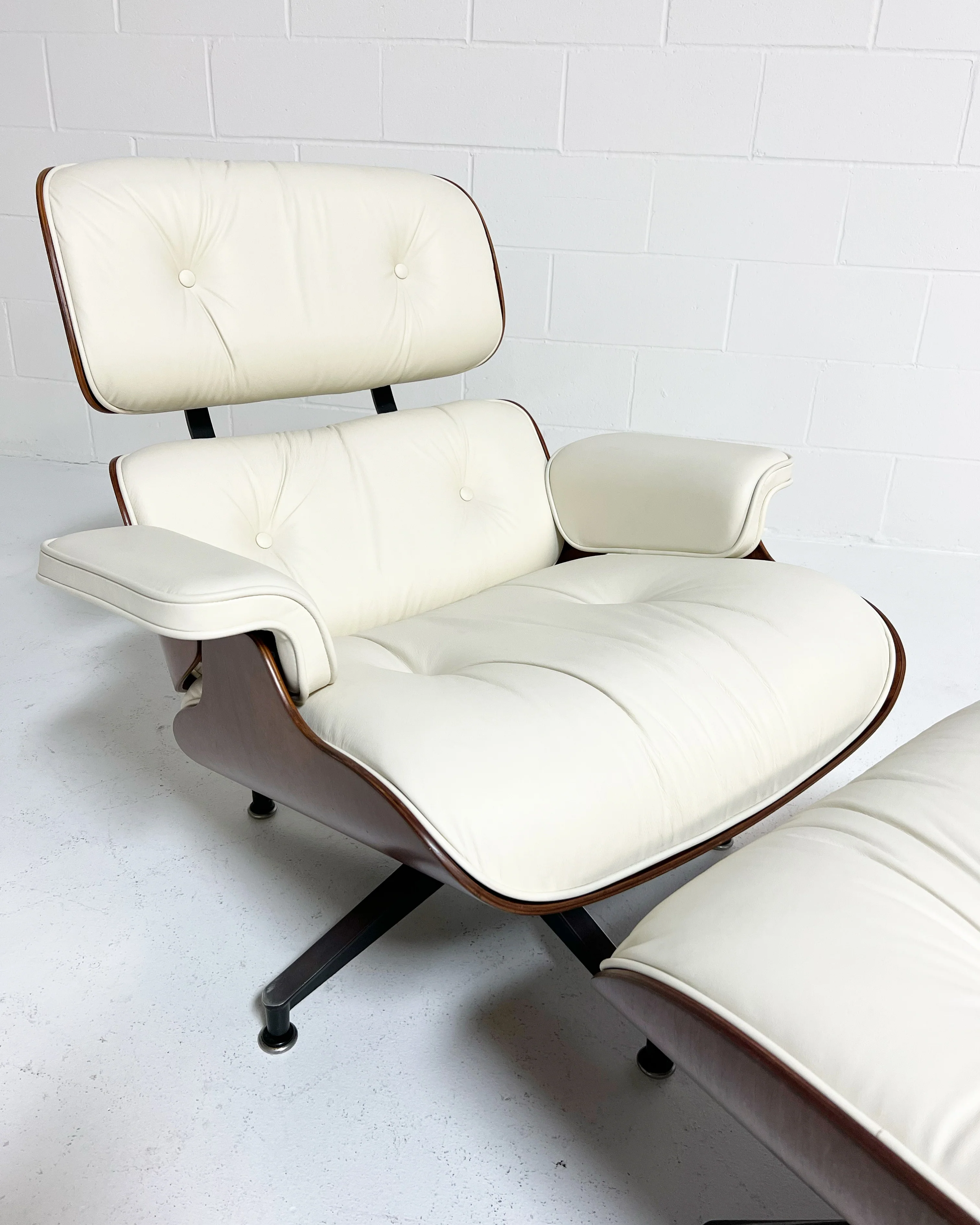 670 Lounge Chair & 671 Ottoman - Image 12