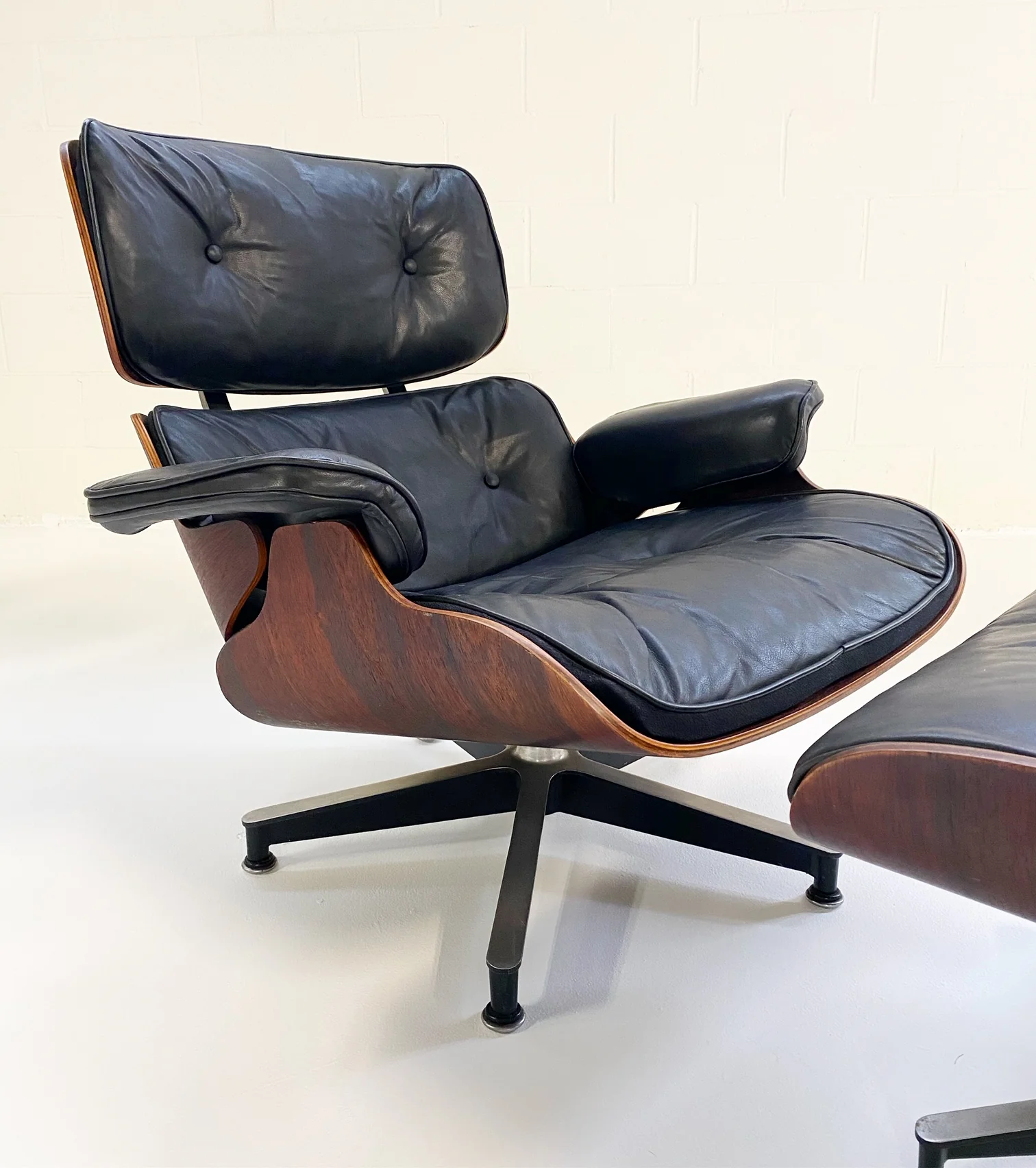 670 Lounge Chair & 671 Ottoman - Image 2