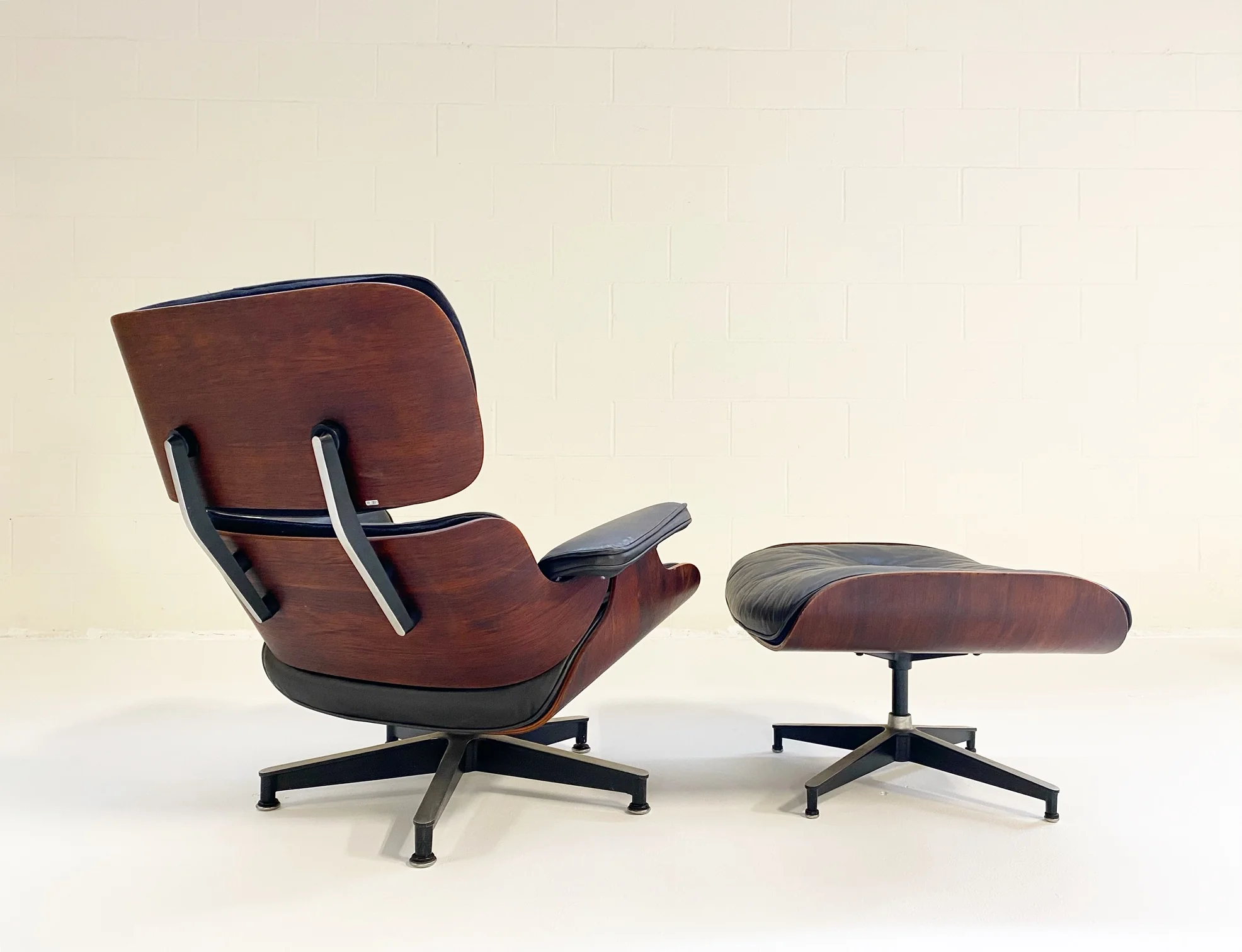 670 Lounge Chair & 671 Ottoman - Image 3