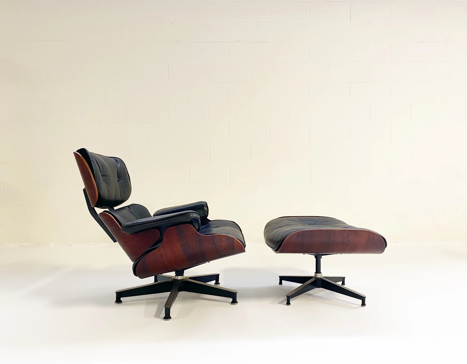 670 Lounge Chair & 671 Ottoman - Image 4