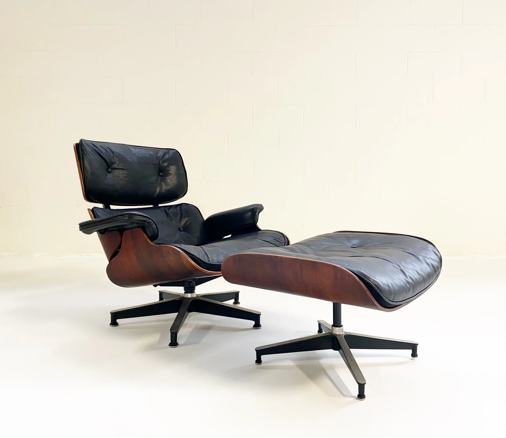 670 Lounge Chair & 671 Ottoman - Image 7