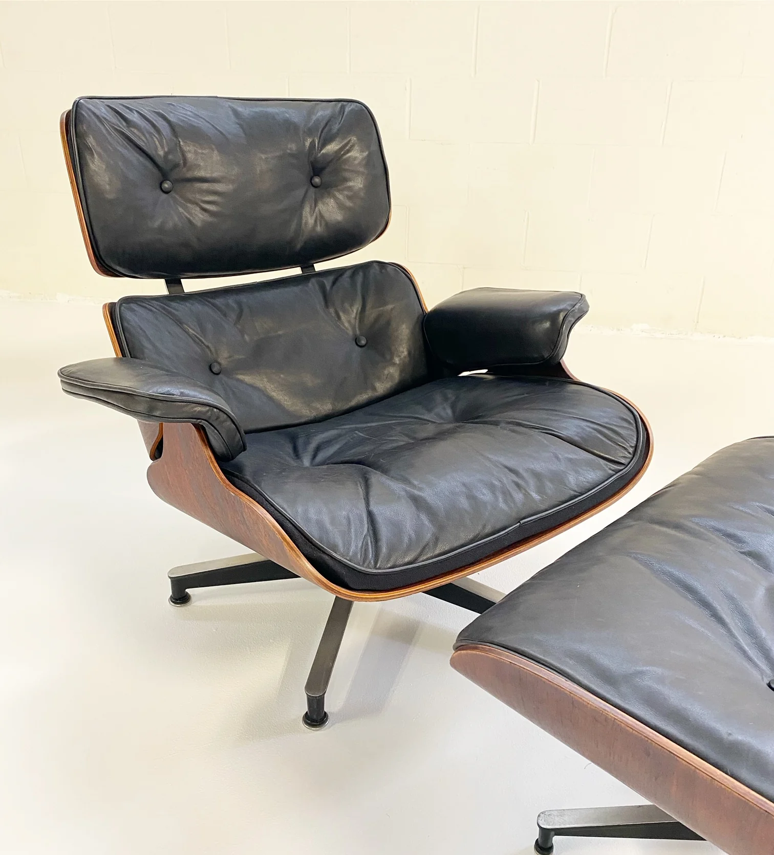 670 Lounge Chair & 671 Ottoman - Image 9