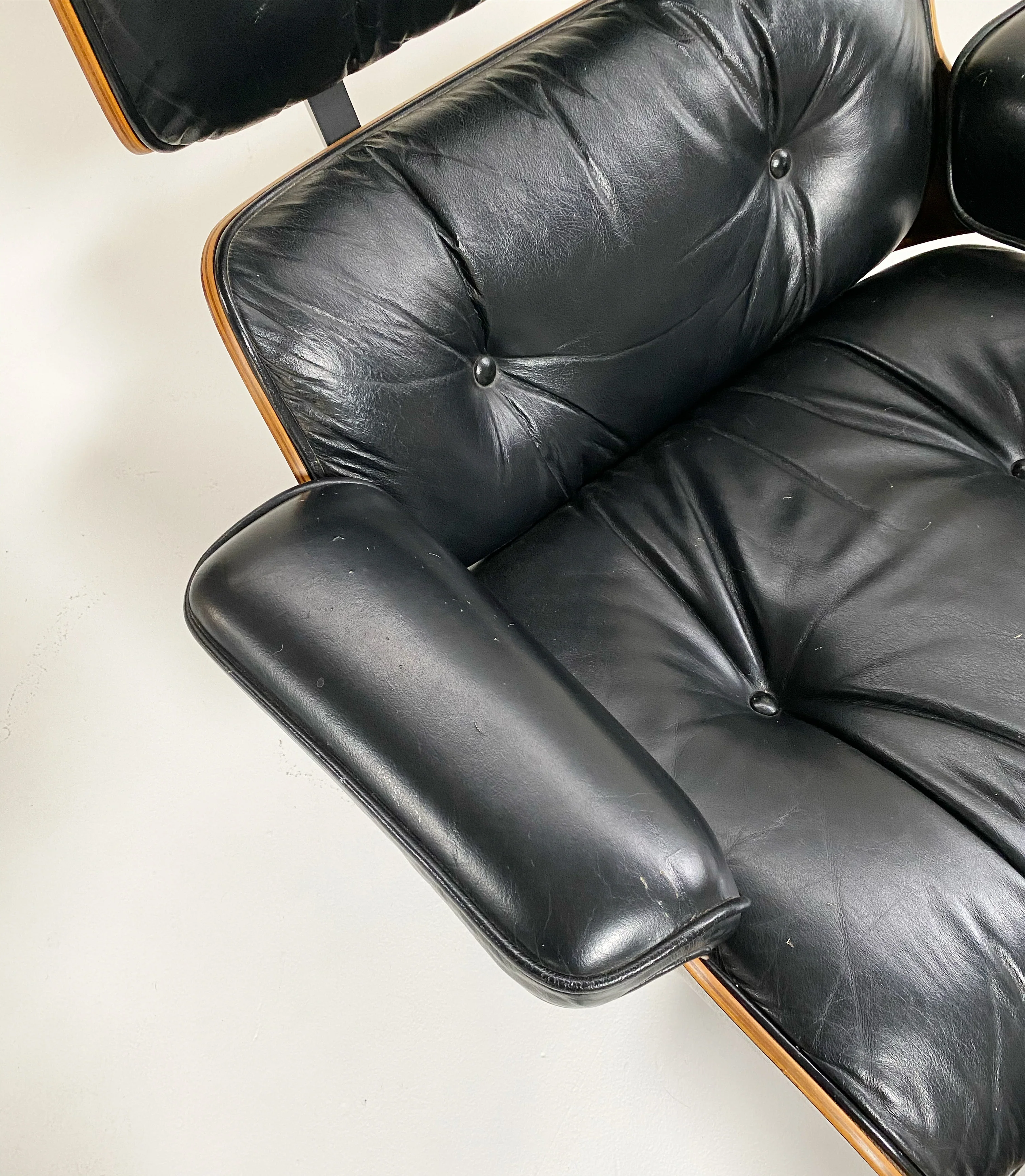 670 Lounge Chair and 671 Ottoman - Image 11