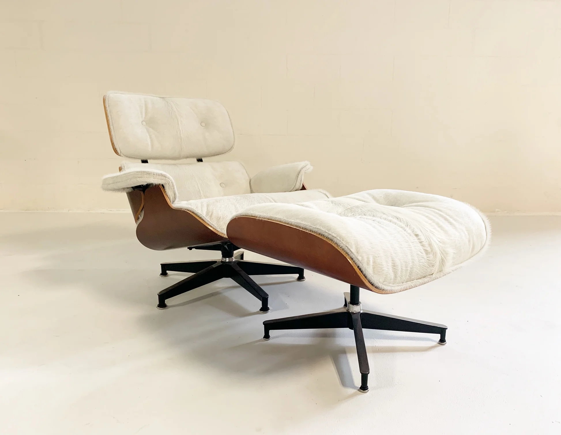 670 Lounge Chair and 671 Ottoman in Brazilian Cowhide - Image 4