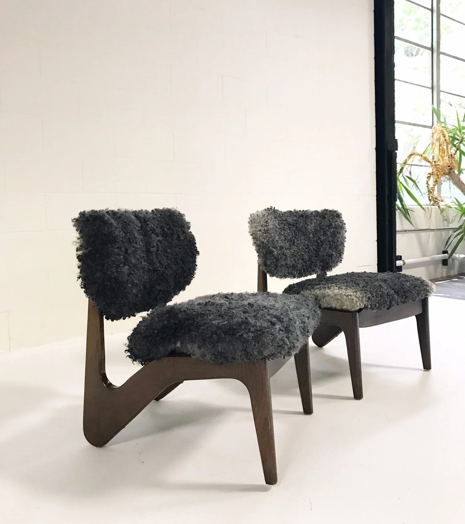 Sculptural Chairs in Gotland Sheepskin, pair - Image 5