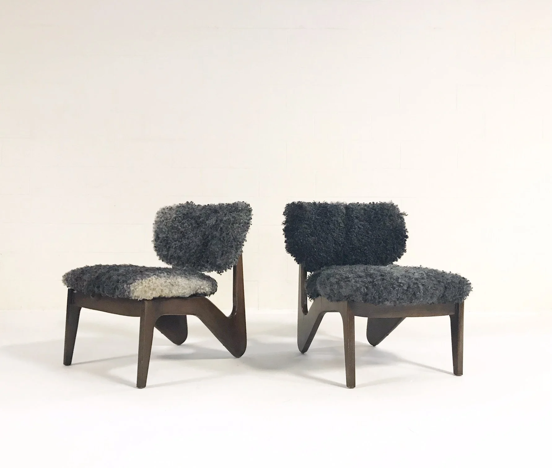 Sculptural Chairs in Gotland Sheepskin, pair - Image 7