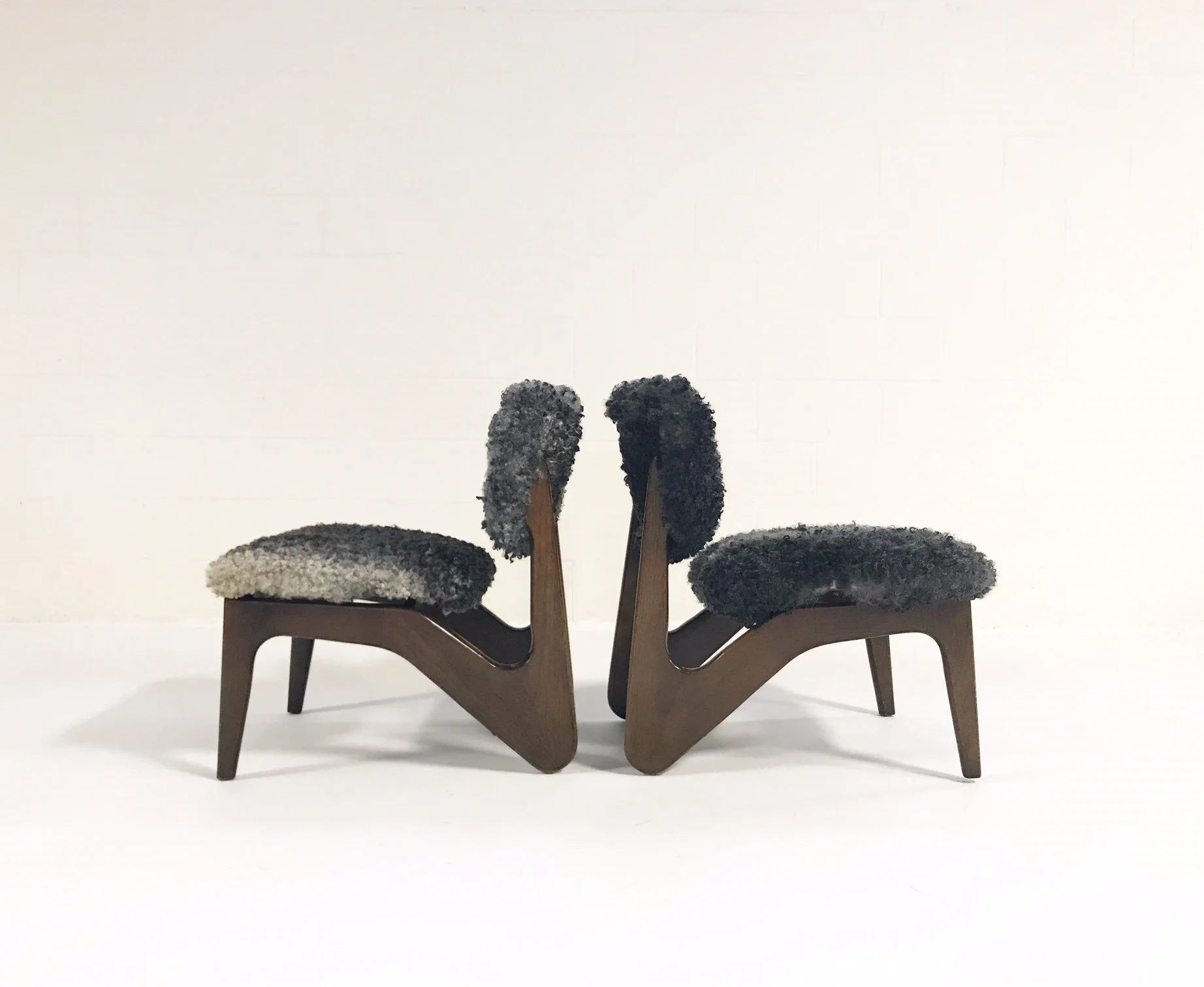 Sculptural Chairs in Gotland Sheepskin, pair - Image 8