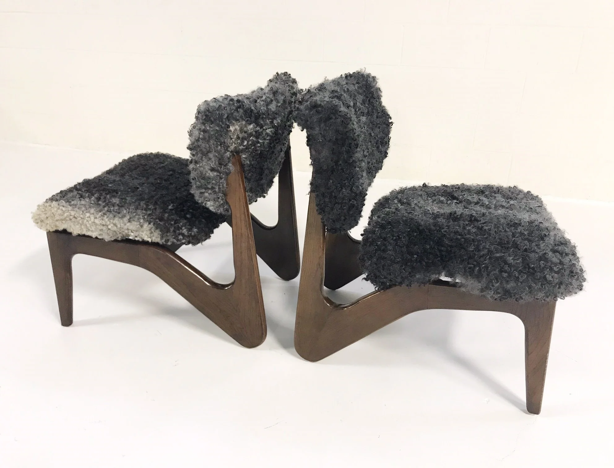 Sculptural Chairs in Gotland Sheepskin, pair - Image 9