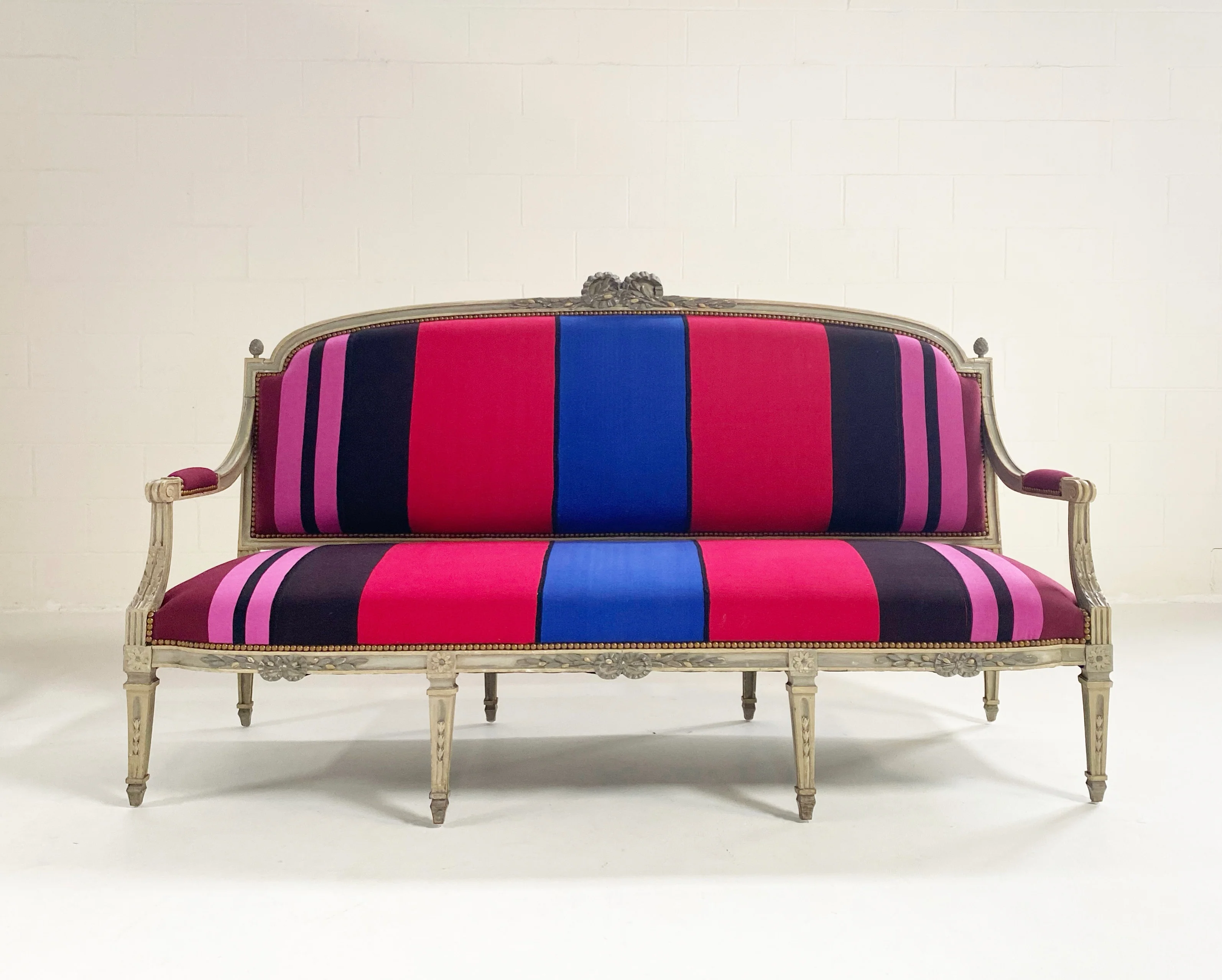 18th Century Louis XVI Canapé in Colville Cristobal Cotton