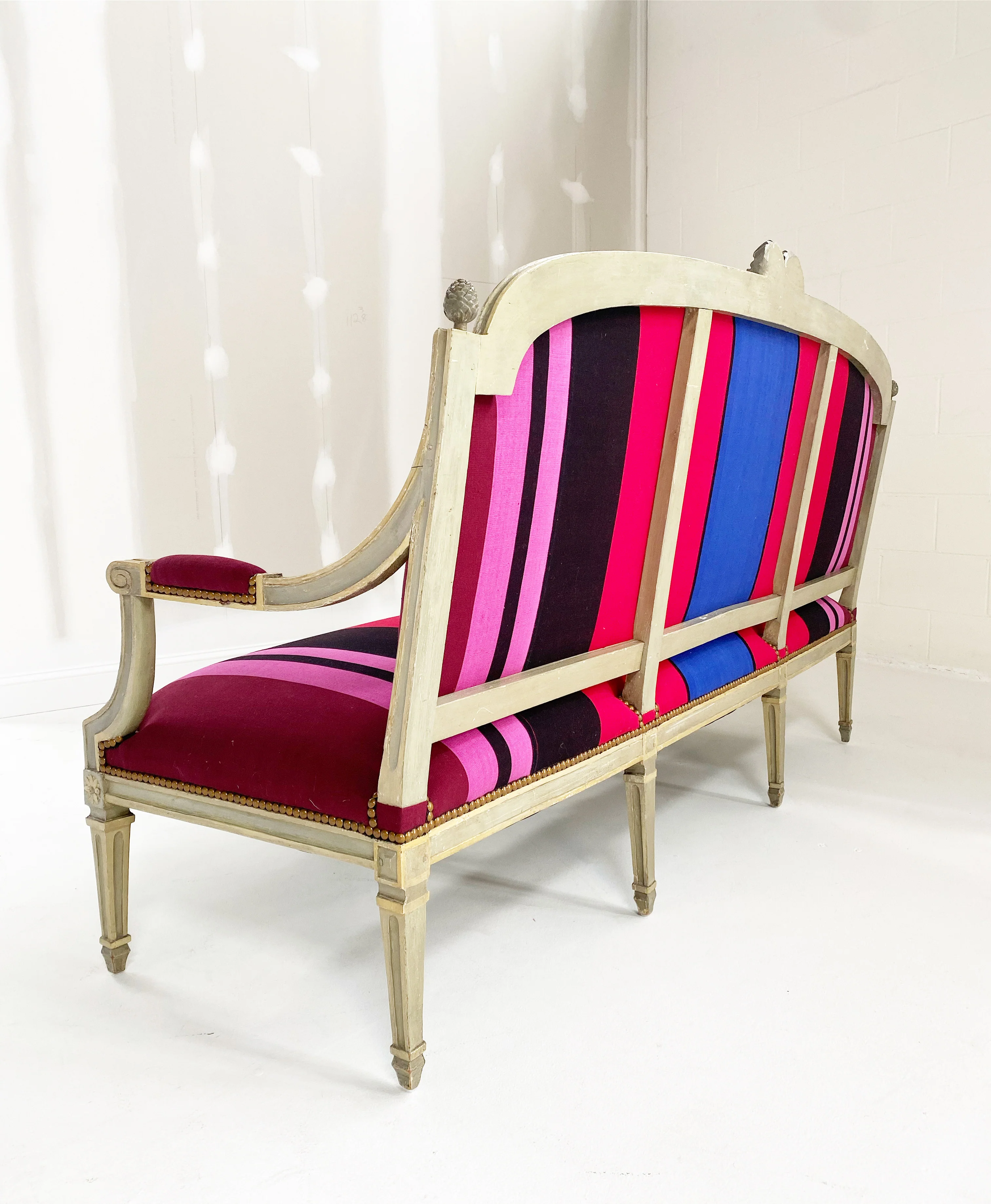 18th Century Louis XVI Canapé in Colville Cristobal Cotton - Image 3