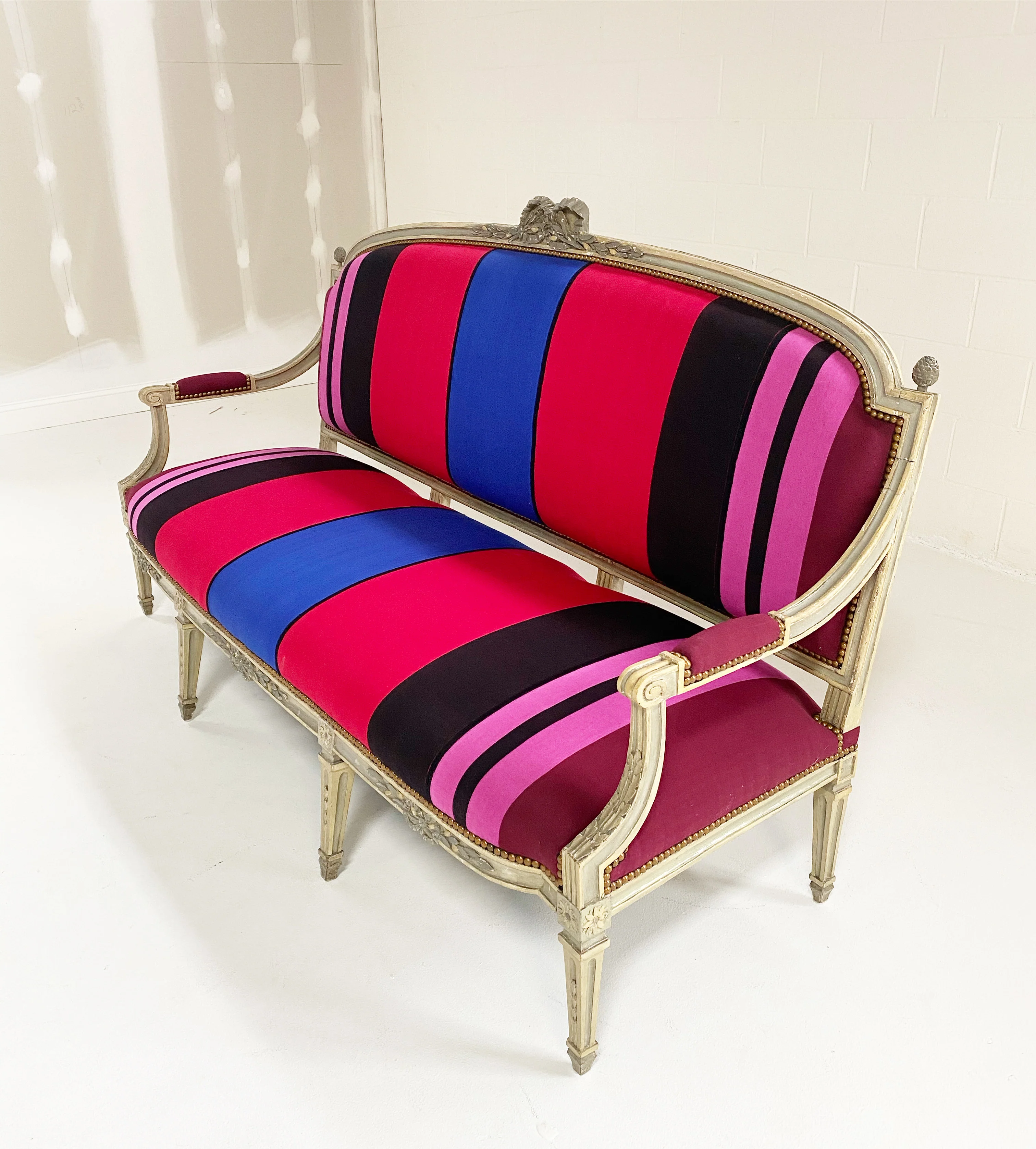 18th Century Louis XVI Canapé in Colville Cristobal Cotton - Image 4