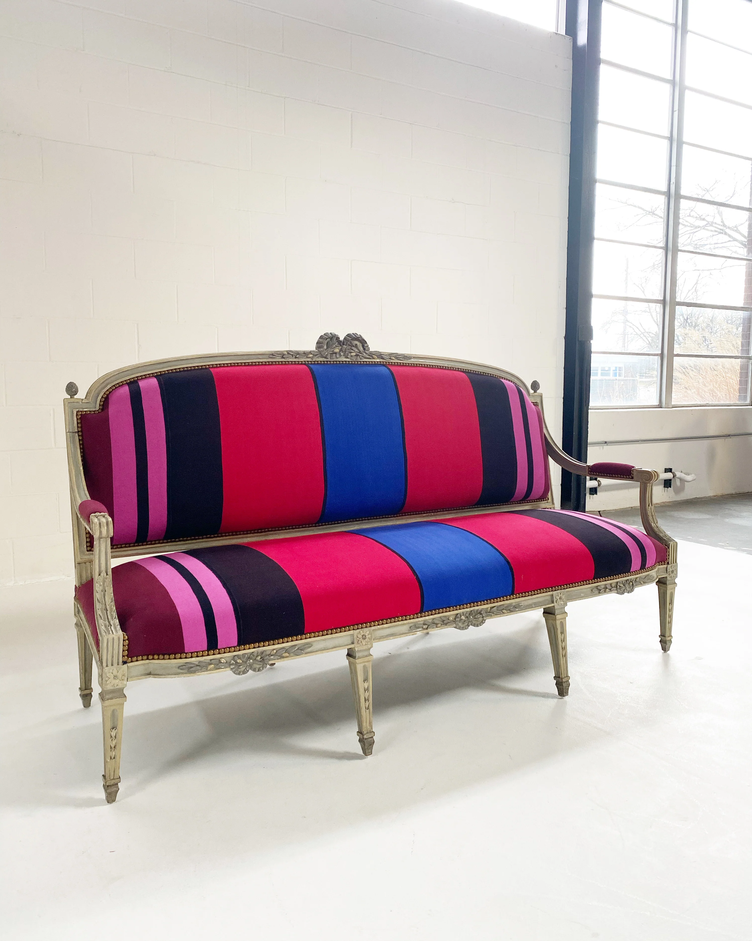 18th Century Louis XVI Canapé in Colville Cristobal Cotton - Image 7