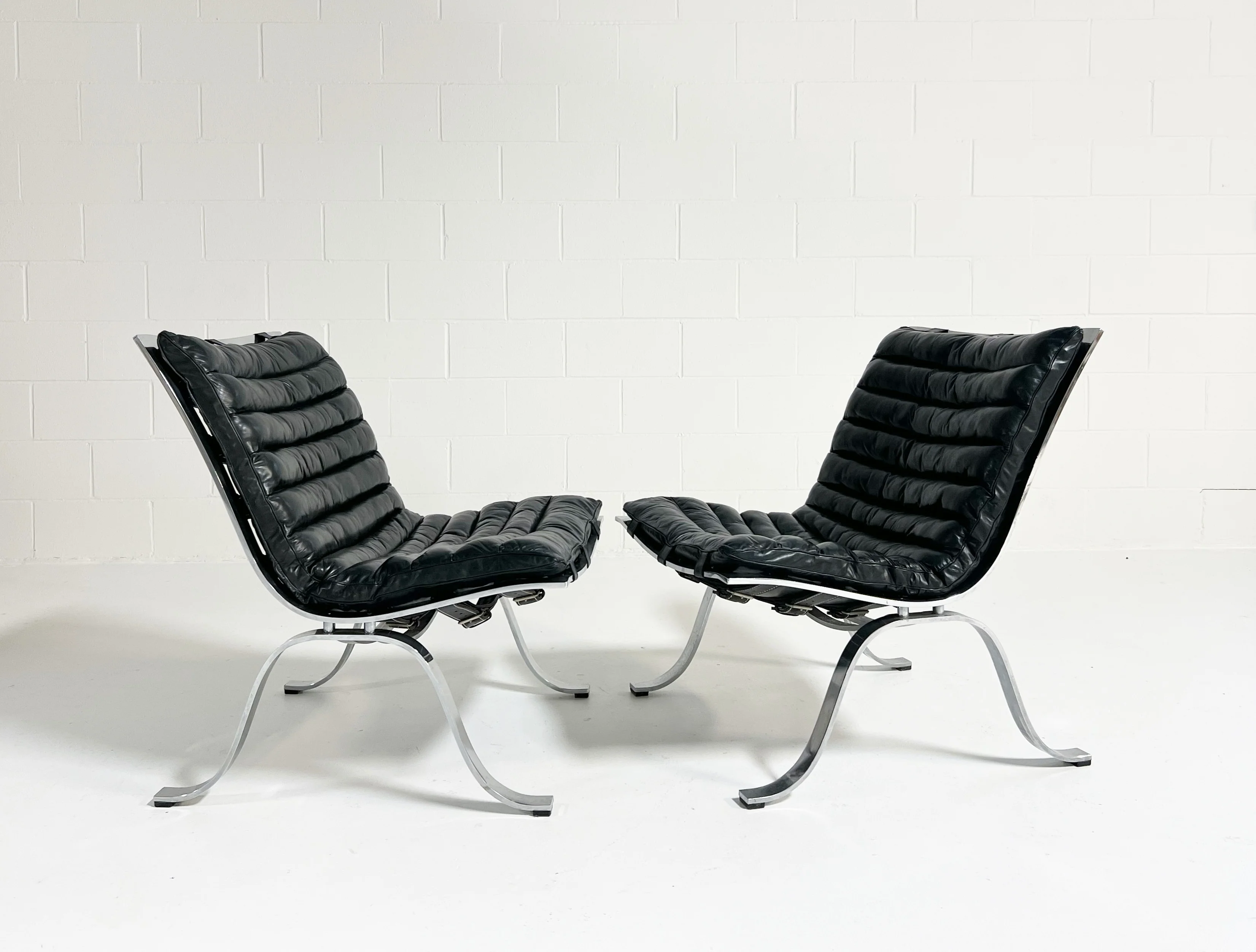 Ariet Lounge Chairs, Pair - Image 3
