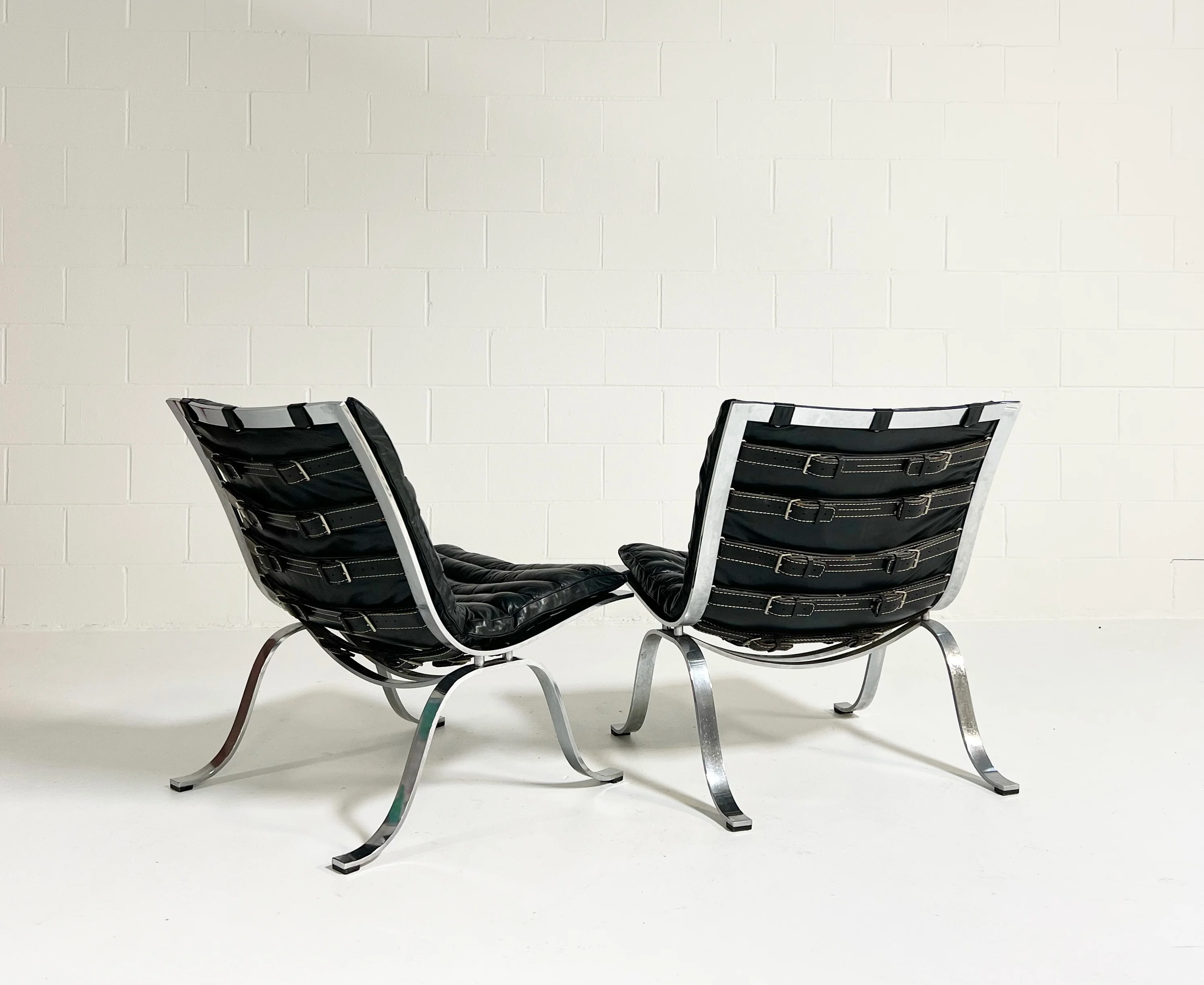 Ariet Lounge Chairs, Pair - Image 8