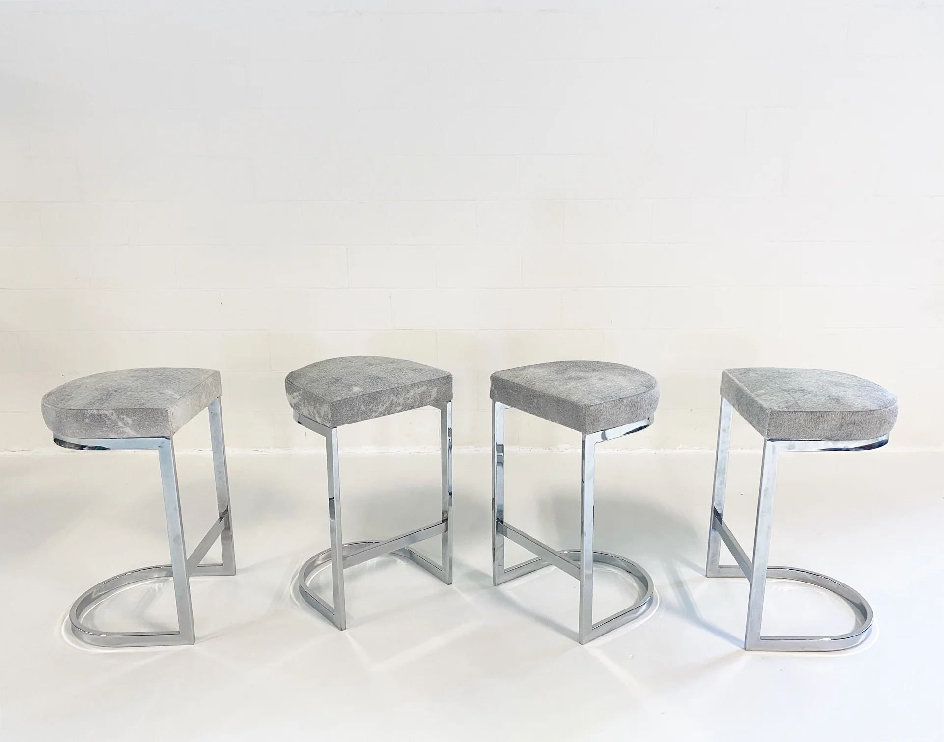 Bar Stools in Brazilian Cowhide, set of 4 - Image 5