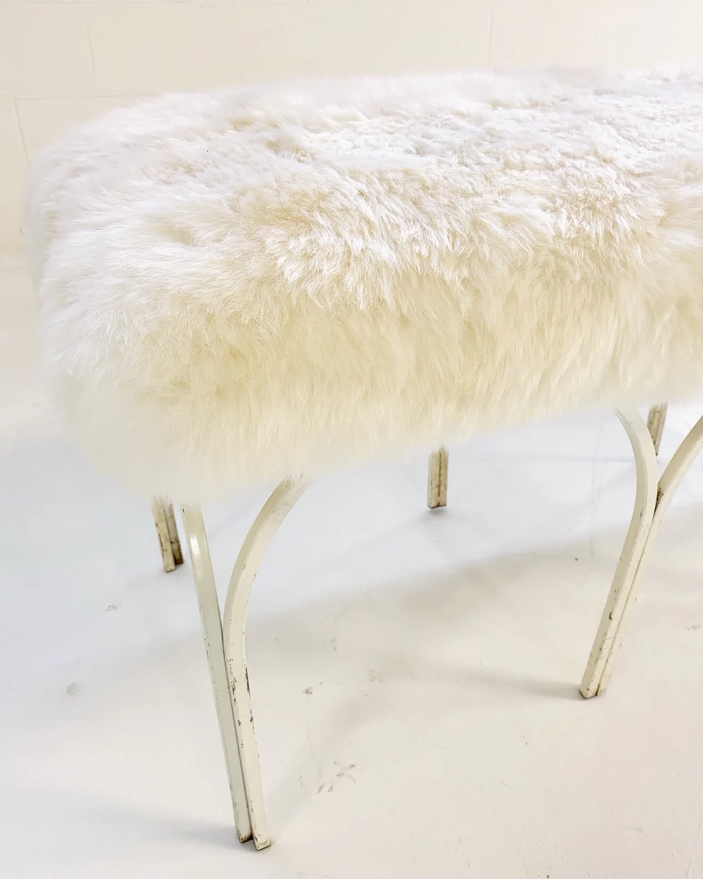 Bench in Brazilian Sheepskin - Image 3