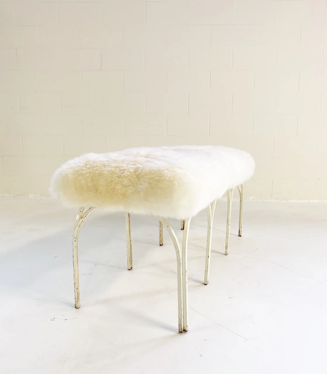 Bench in Brazilian Sheepskin - Image 4