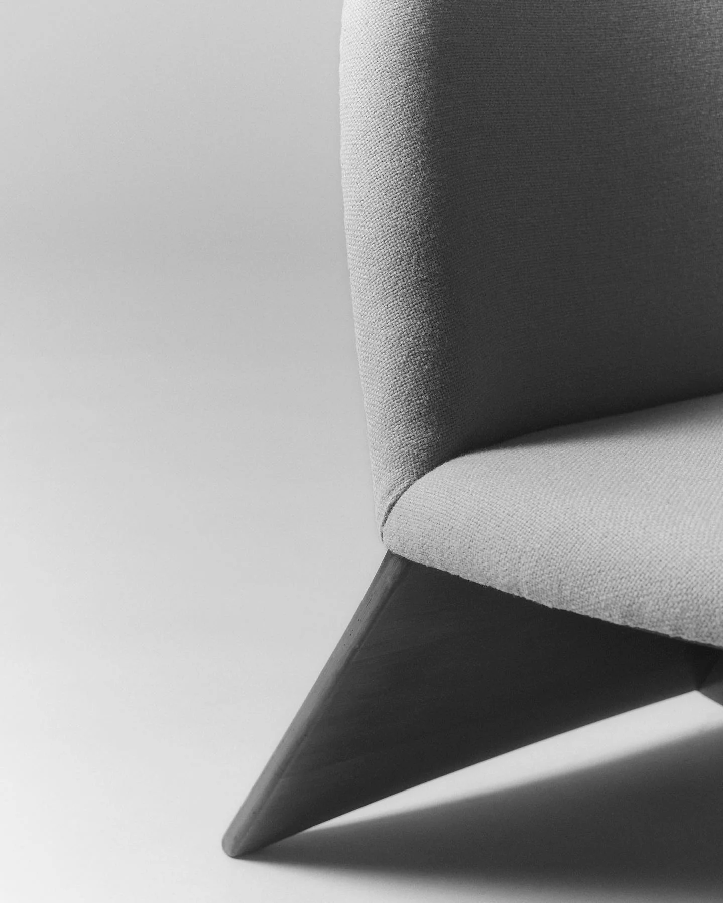 Chaconia Chair | Wool and Lacquered Pine - Image 9