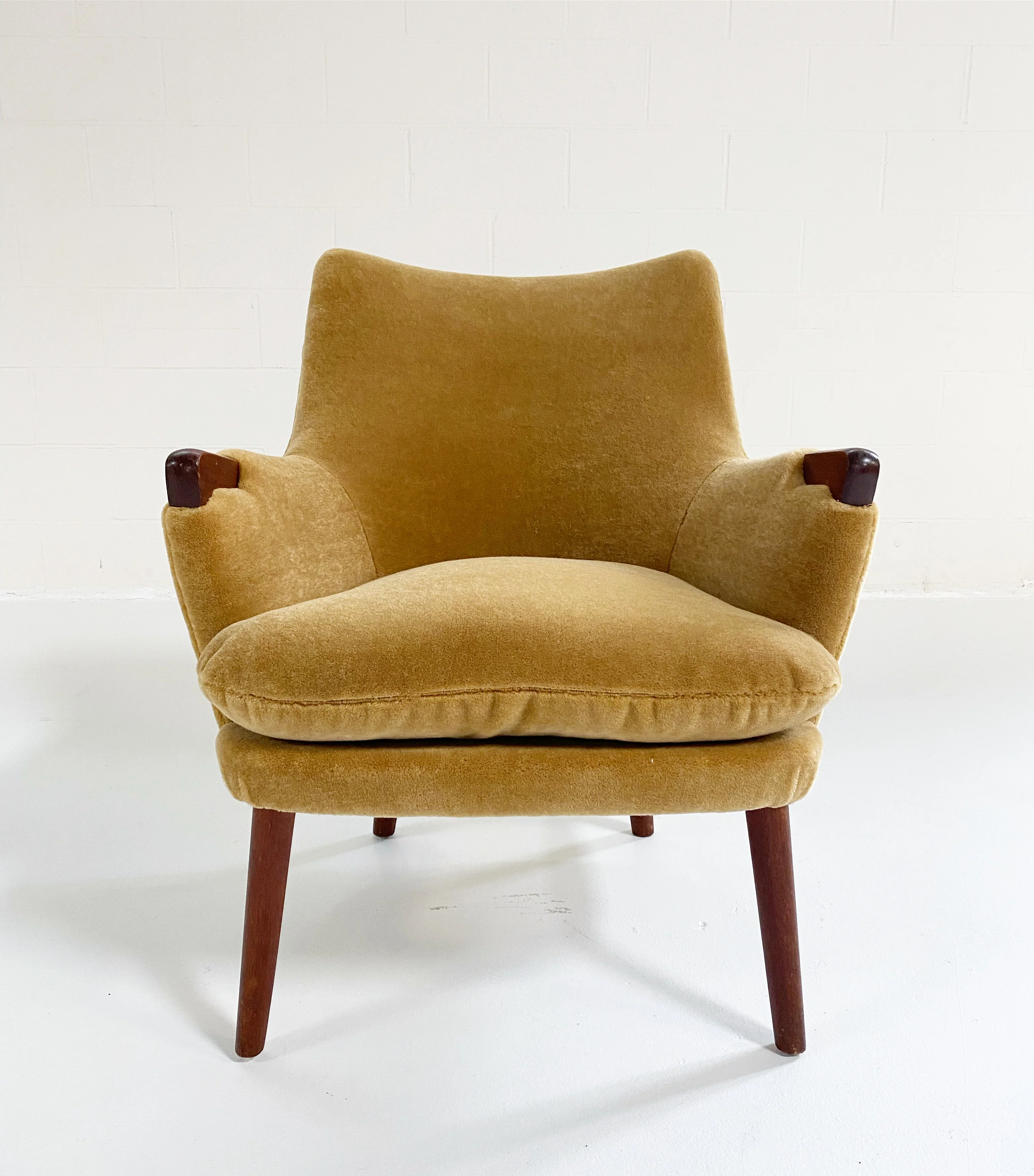CH71 Lounge Chair and Ottoman in Pierre Frey Teddy Mohair - Image 5