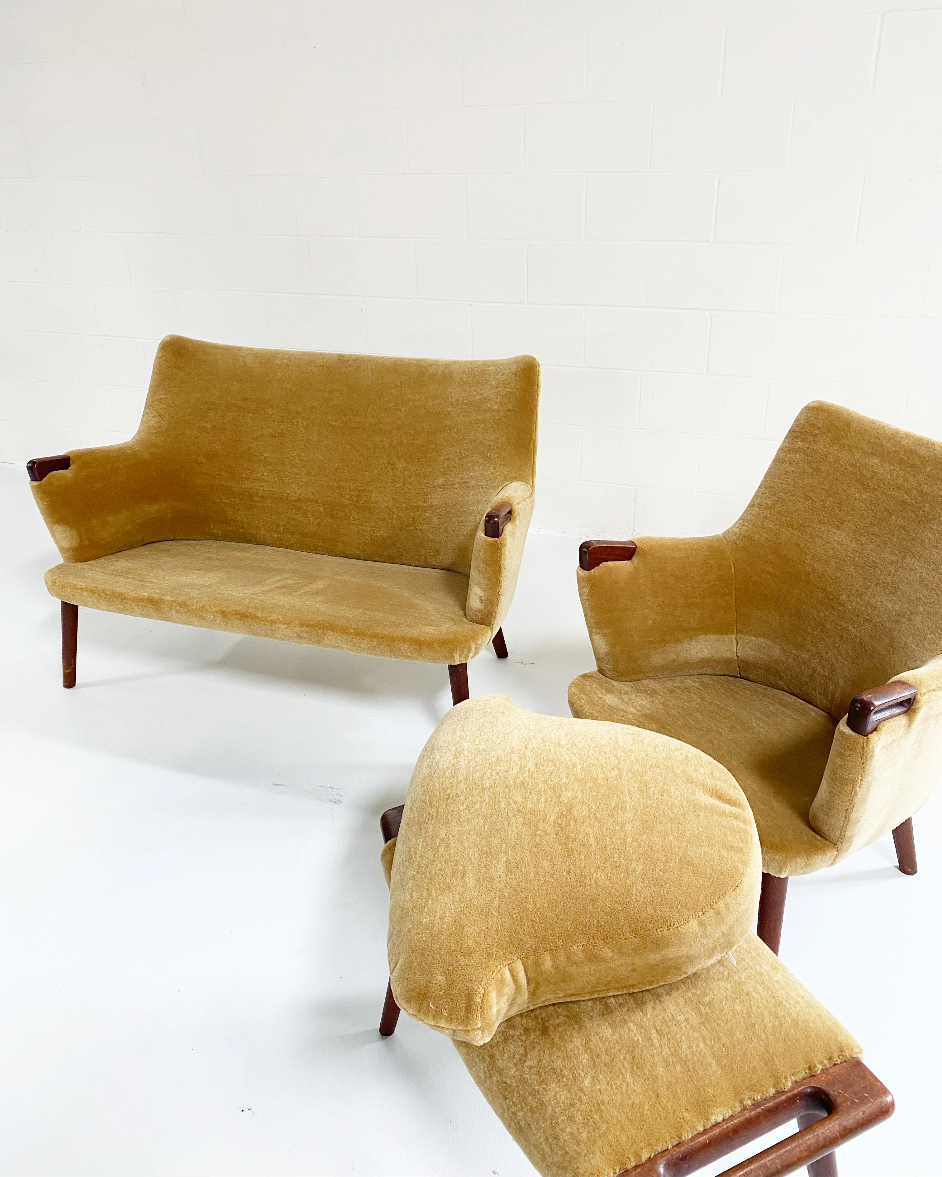 CH71 Lounge Chair and Ottoman in Pierre Frey Teddy Mohair - Image 6