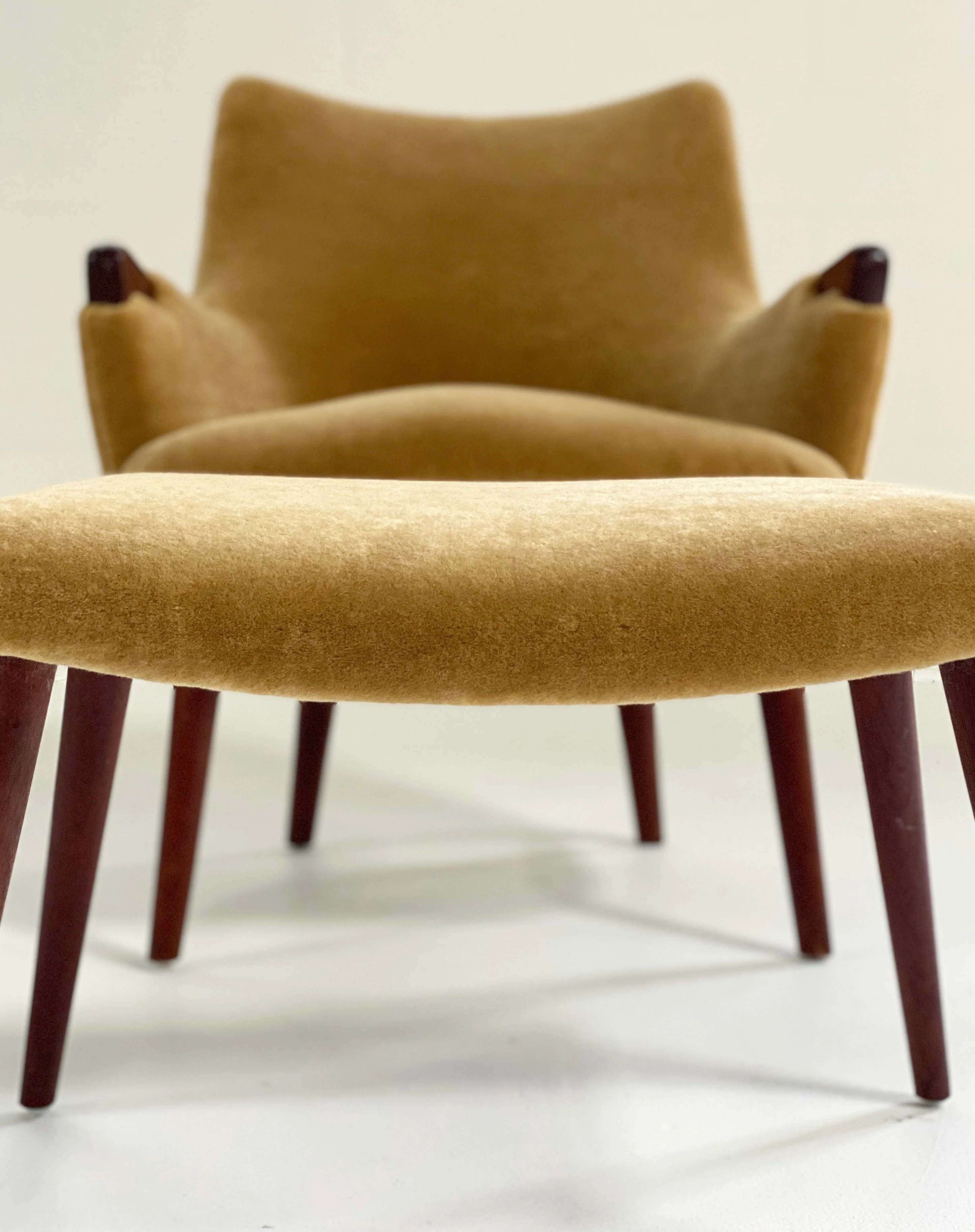 CH71 Lounge Chair and Ottoman in Pierre Frey Teddy Mohair - Image 7