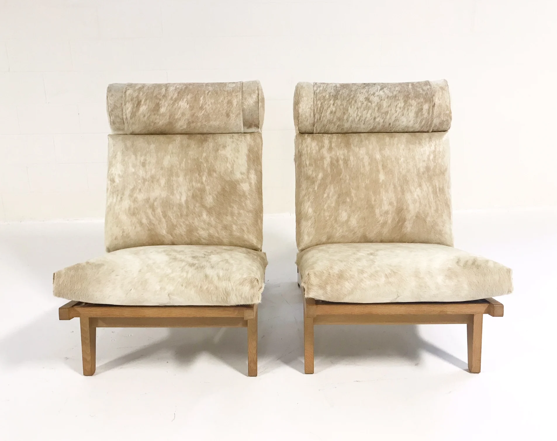 AP71 Lounge Chairs Restored in Brazilian Cowhide, pair - Image 4