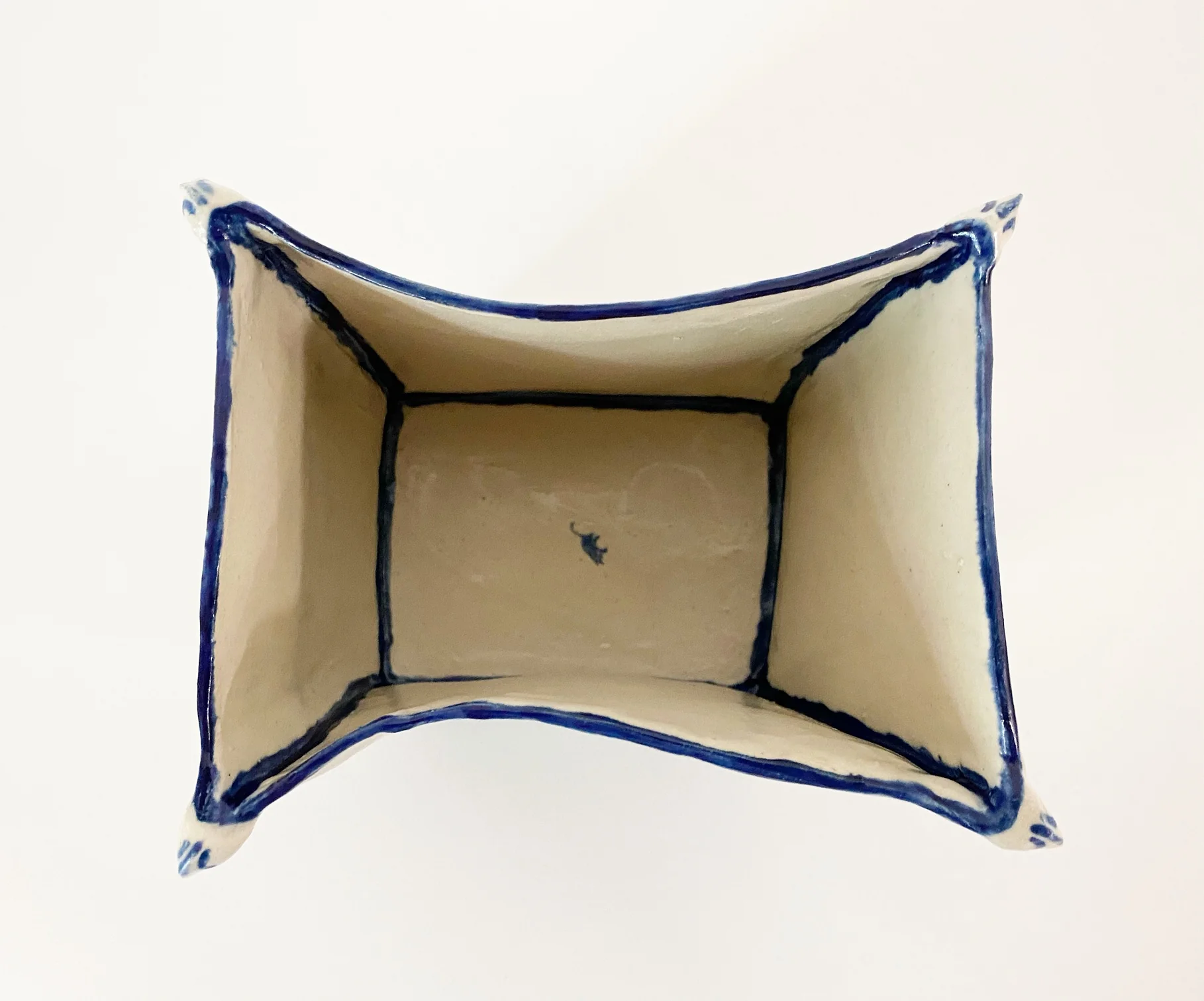 Dog Crossing Vase - Image 3