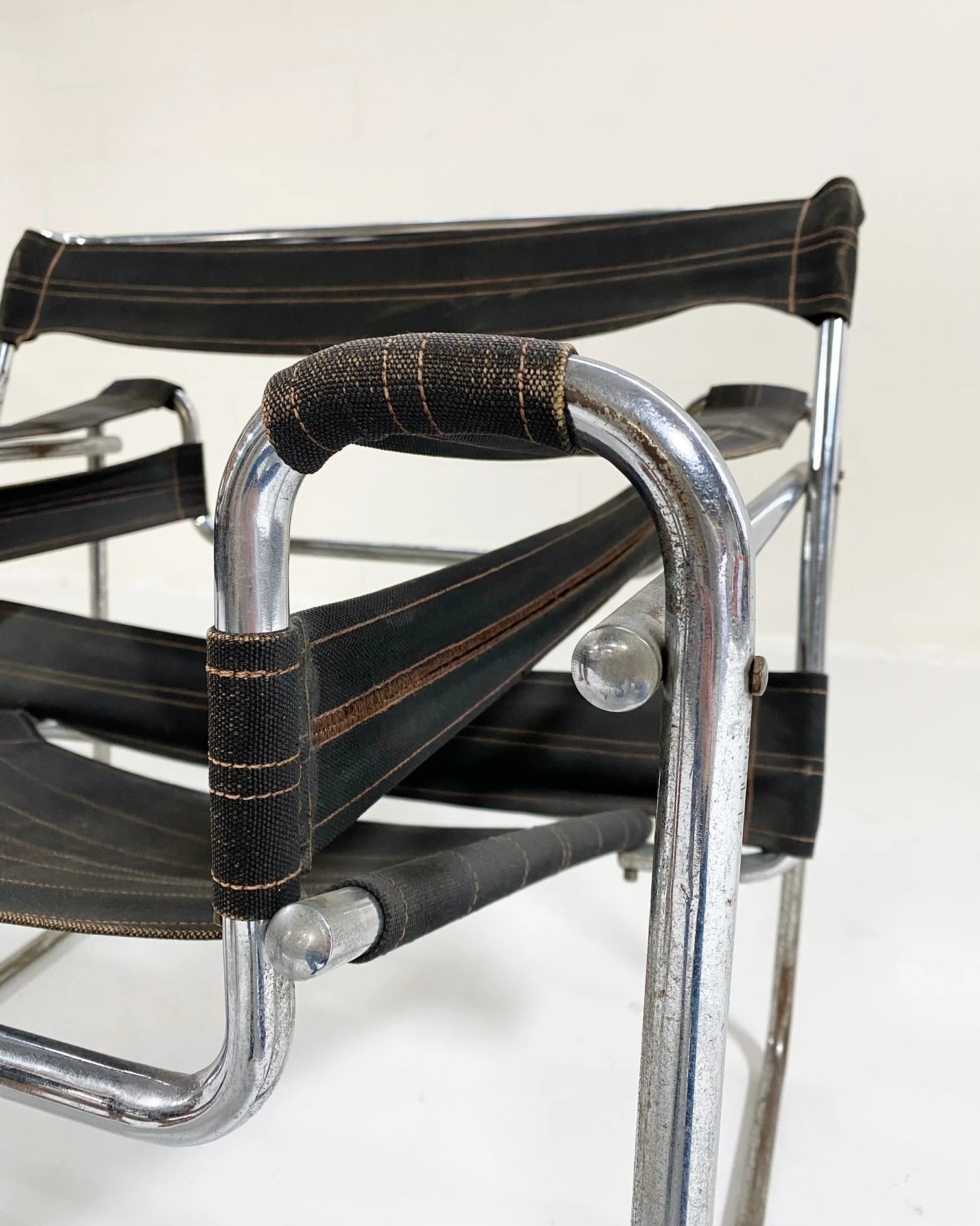 Early Canvas Model B3 "Wassily" Chair, Black Eisengarn Canvas - Image 2