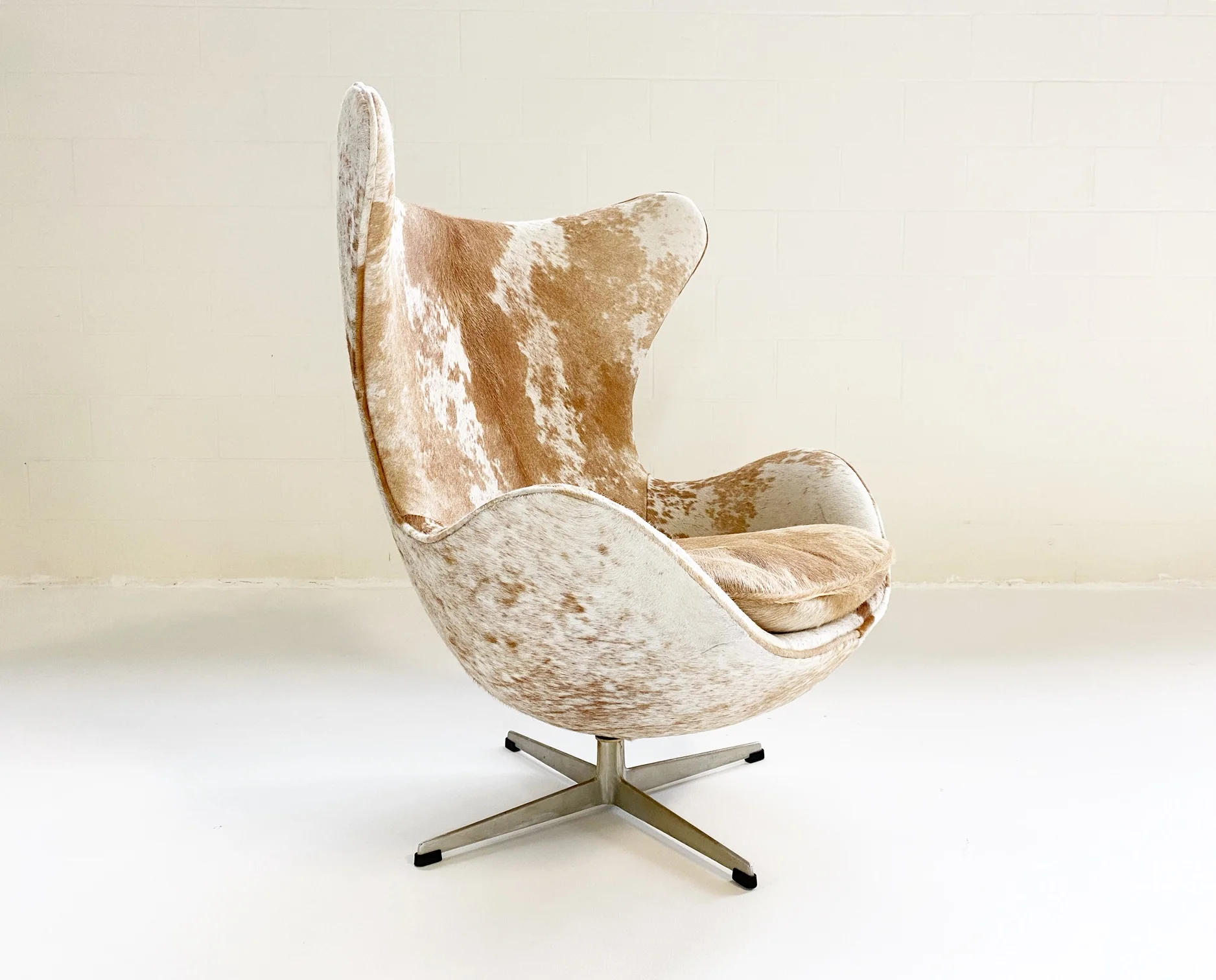Egg Chair in Brazilian Cowhide - Image 5