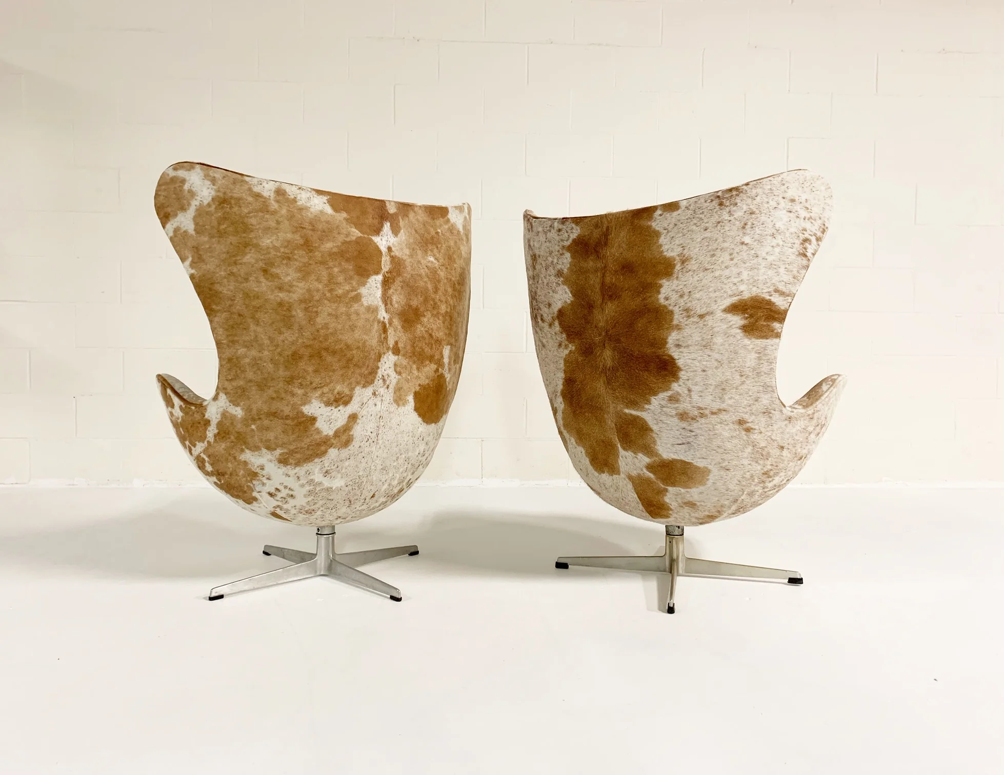 Egg Chairs in Brazilian Cowhide, pair - Image 12