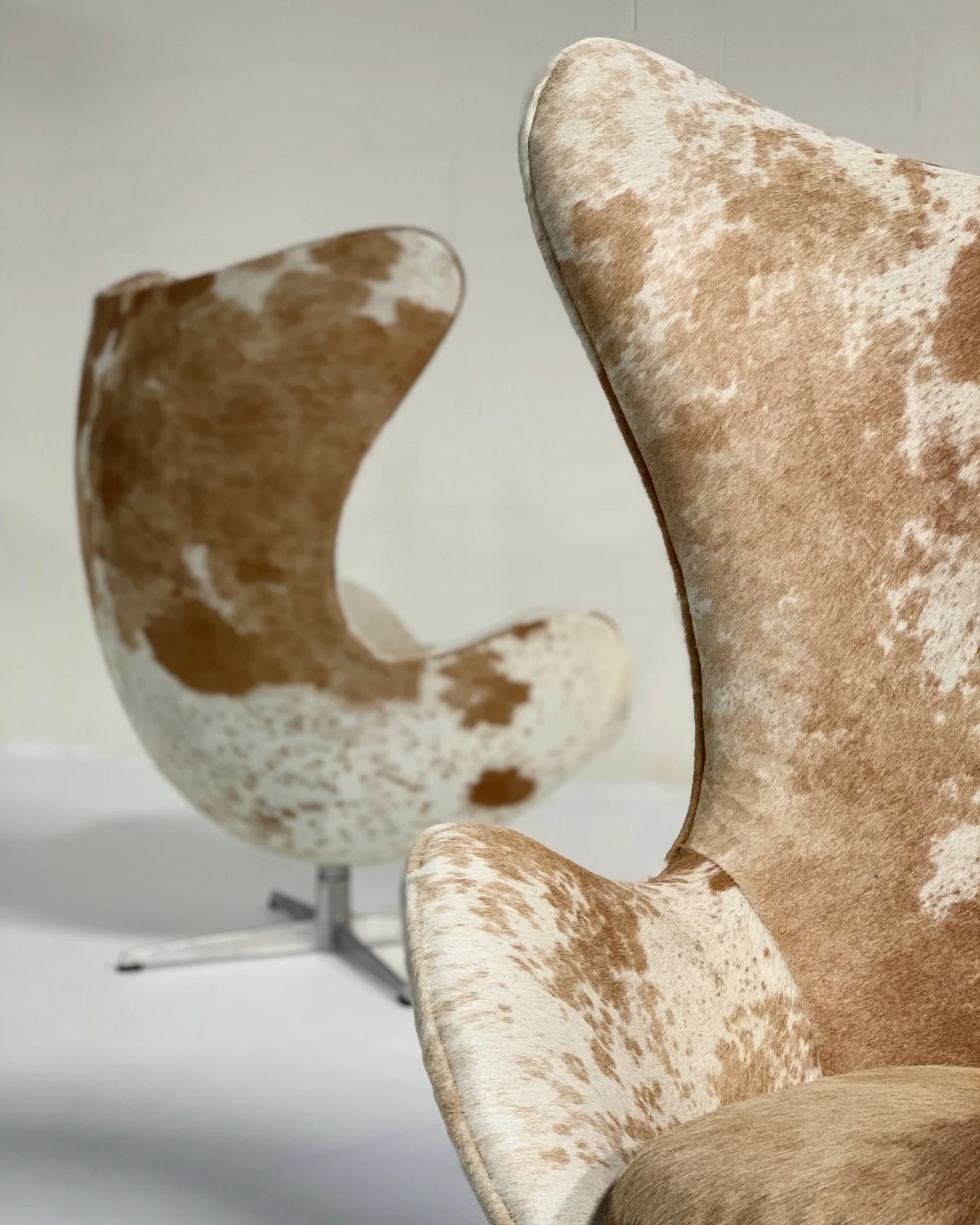 Egg Chairs in Brazilian Cowhide, pair - Image 3