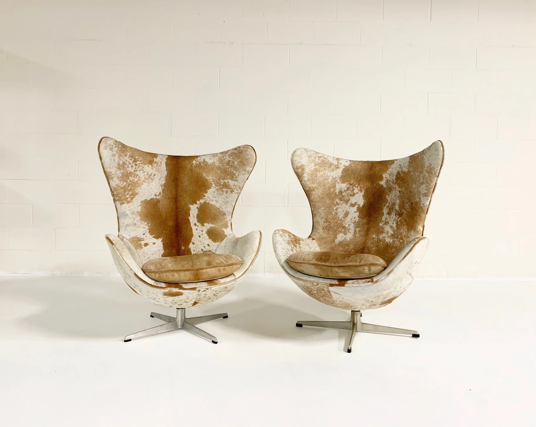 Egg Chairs in Brazilian Cowhide, pair - Image 5