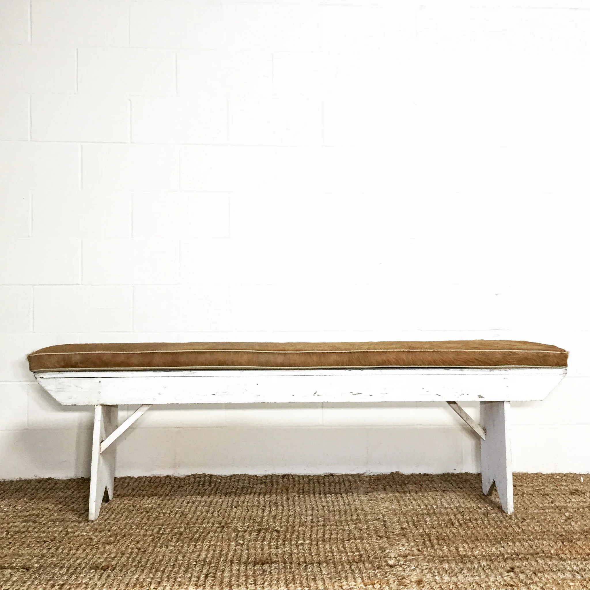 Farmhouse Bench with Cowhide Cushion - Image 4