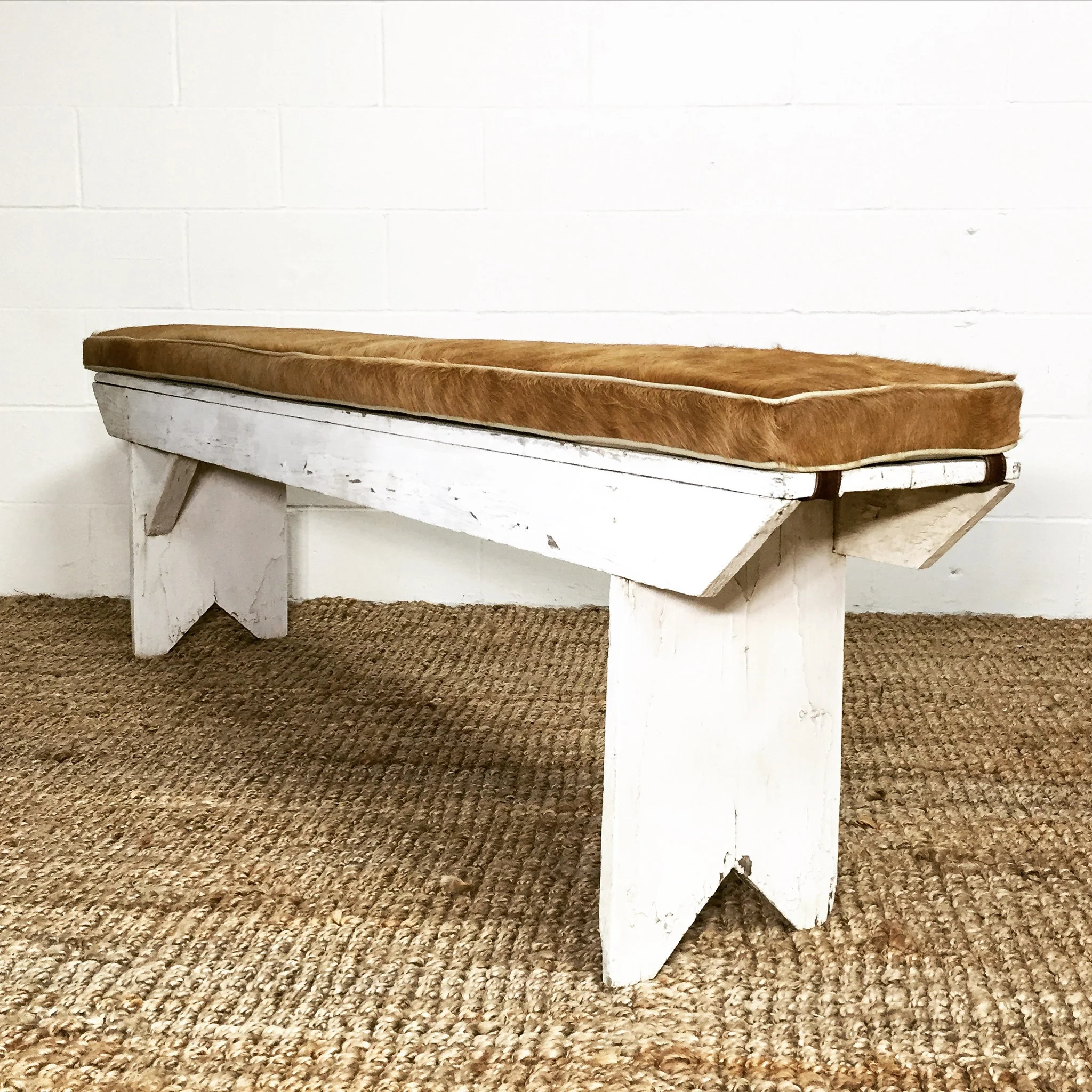 Farmhouse Bench with Cowhide Cushion - Image 5