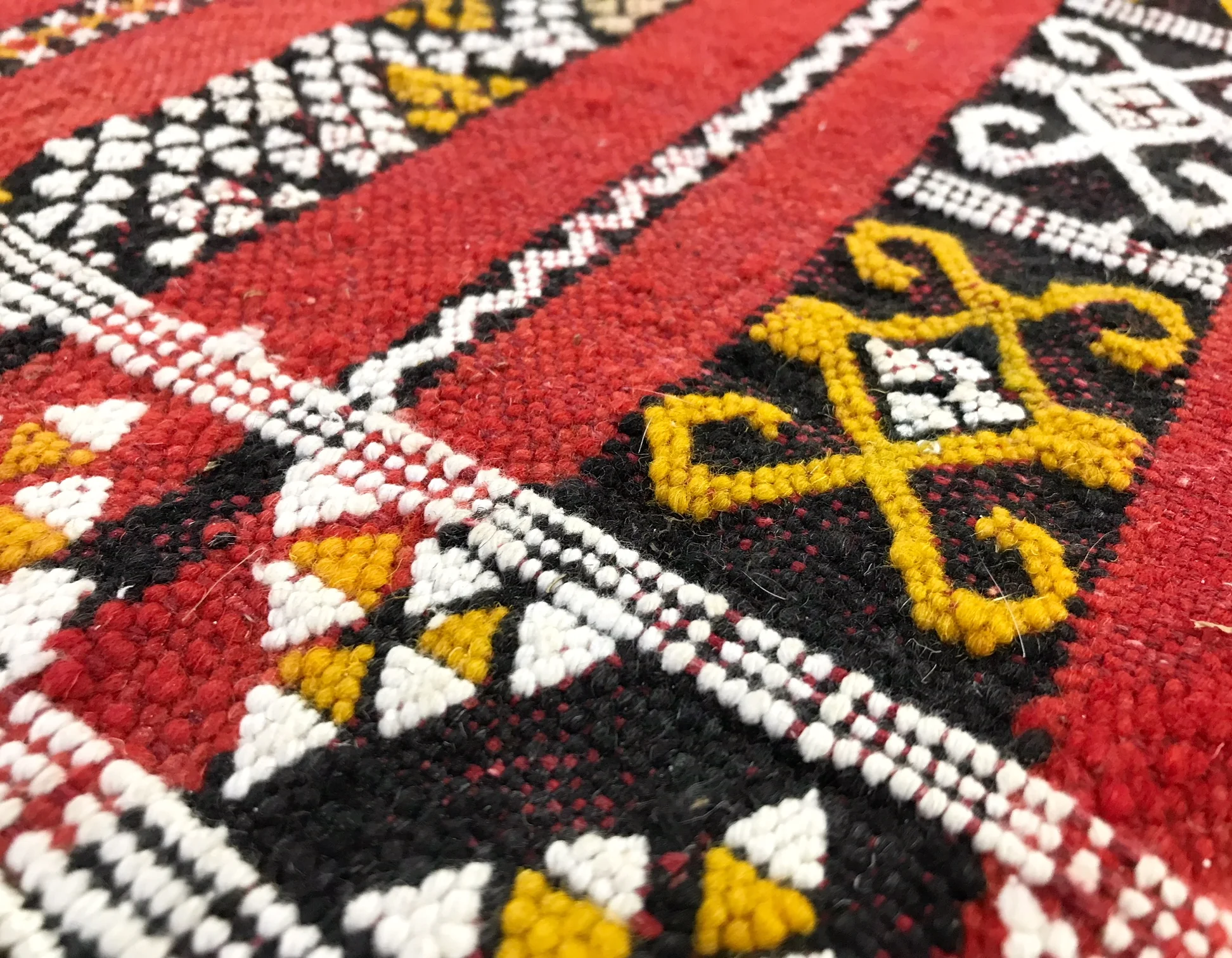 Vintage Handmade Kilim Rug from Morocco - Image 10