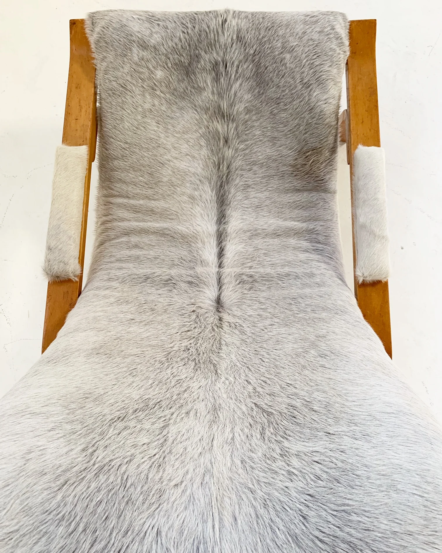 Suspension Chair in Brazilian Cowhide - Image 12