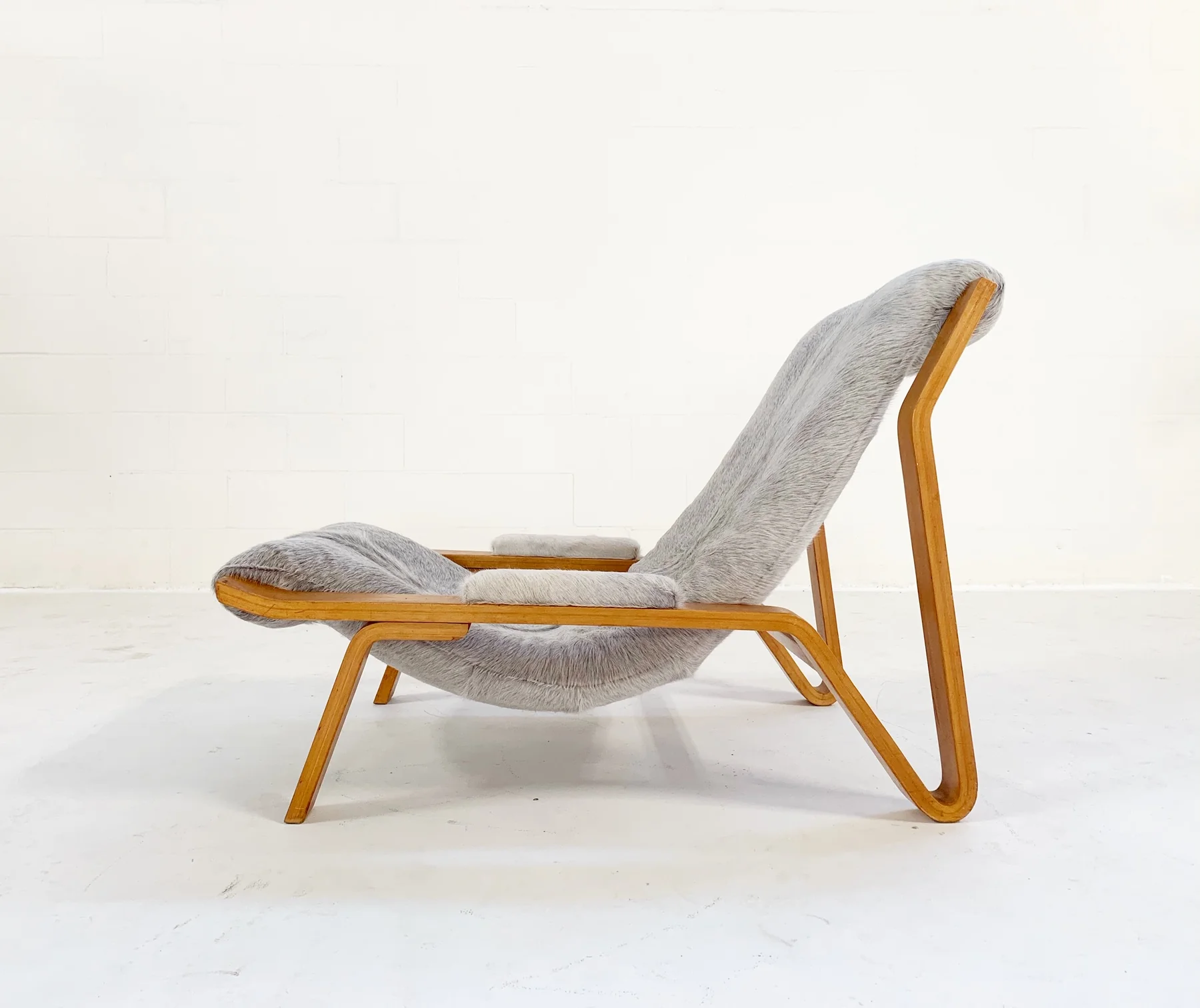 Suspension Chair in Brazilian Cowhide - Image 5