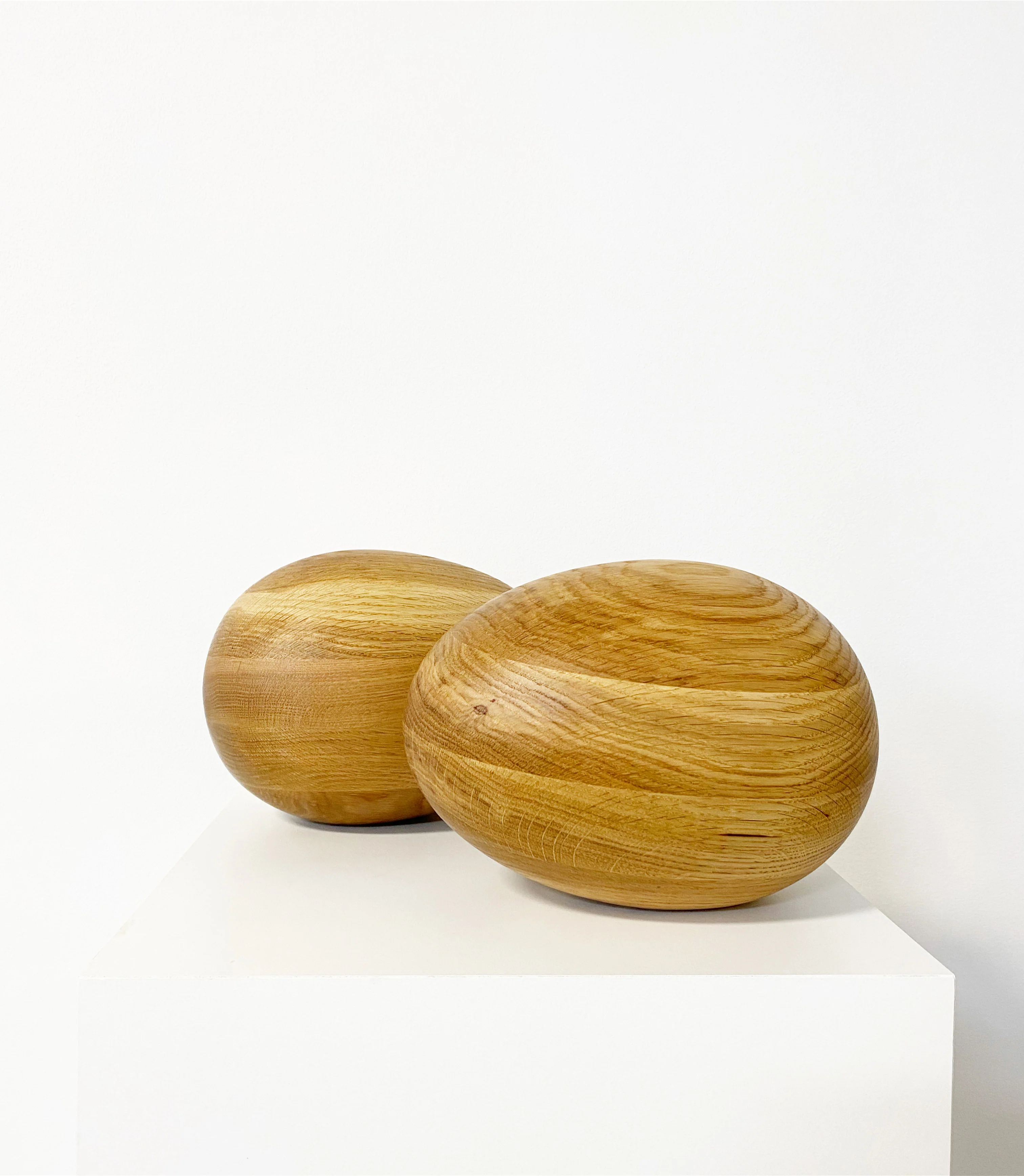 Large Oak Egg Sculpture - Image 17