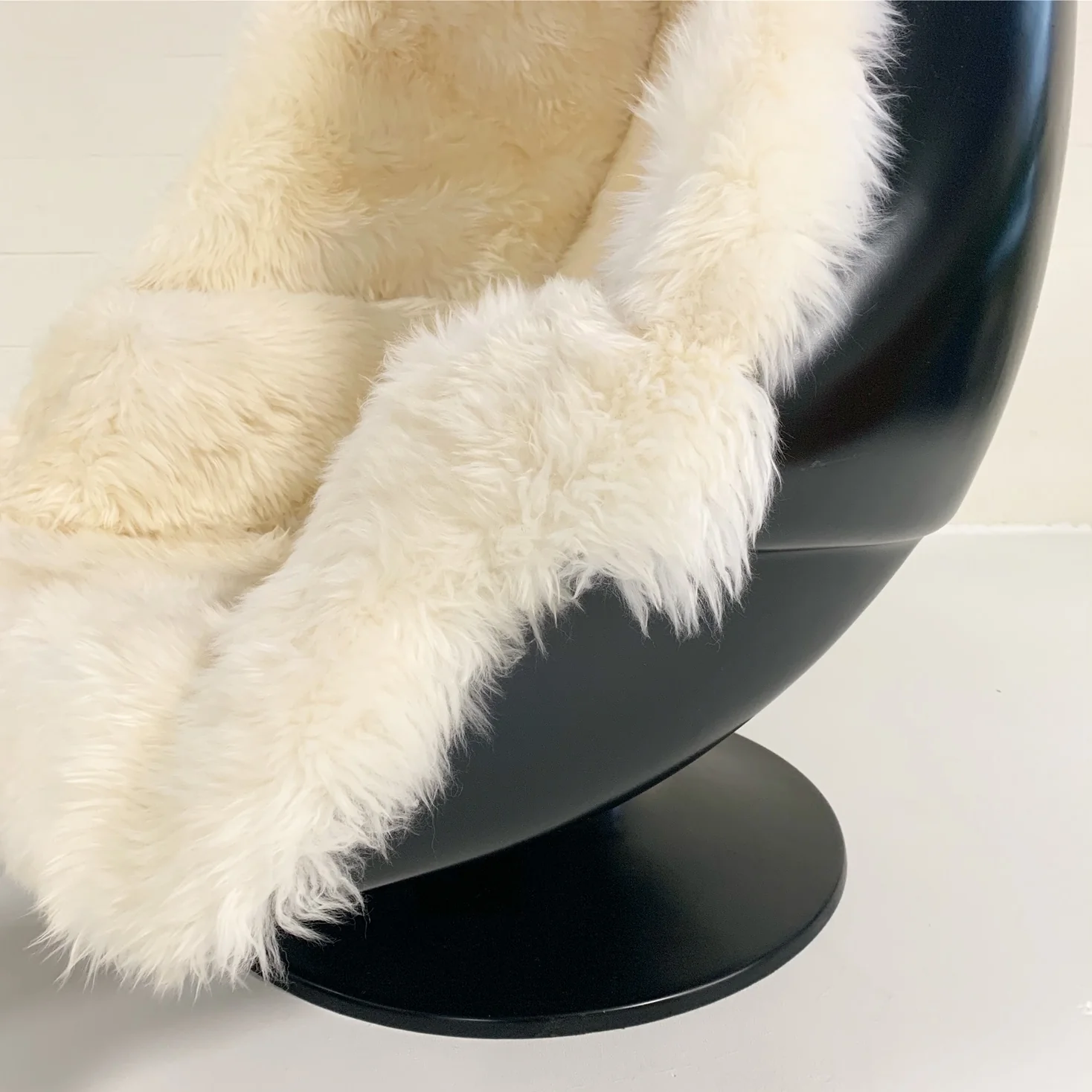 Alpha Egg Chair and Ottoman in New Zealand Sheepskin - Image 2