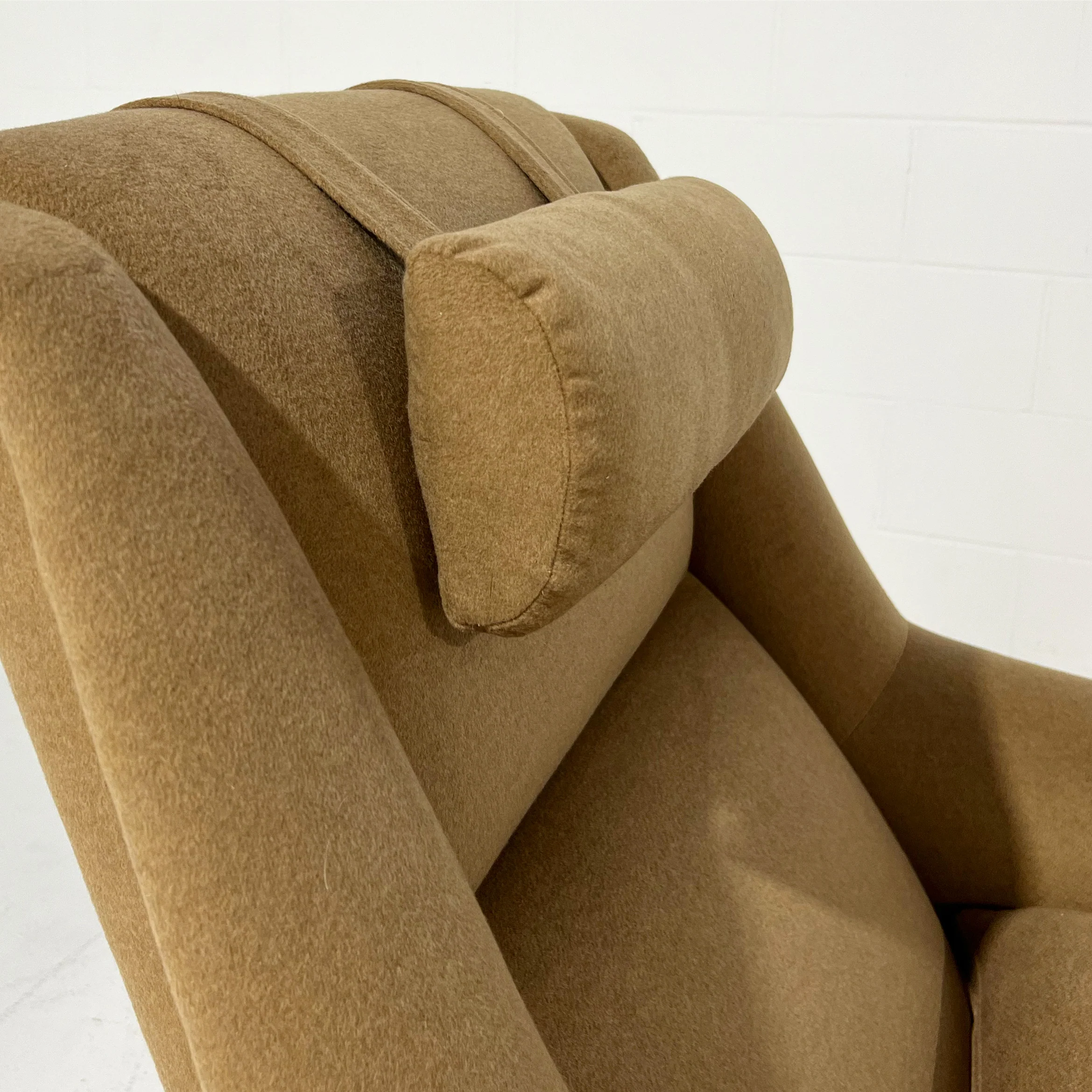 Profil Lounge Chair and Ottoman in Loro Piana Cashmere - Image 3