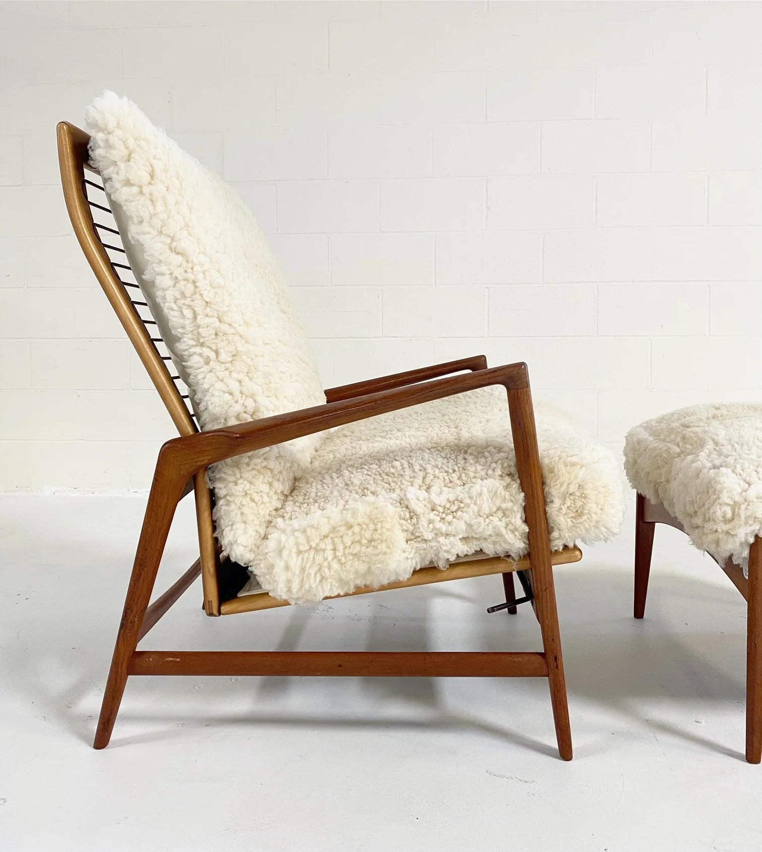 Lounge Chair and Ottoman - Image 8