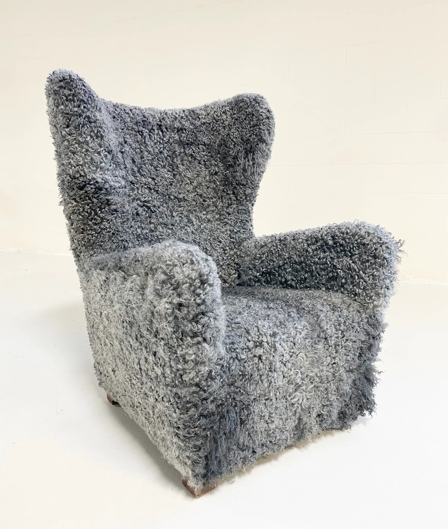 Model 1672 Lounge Chair in Gotland Sheepskin