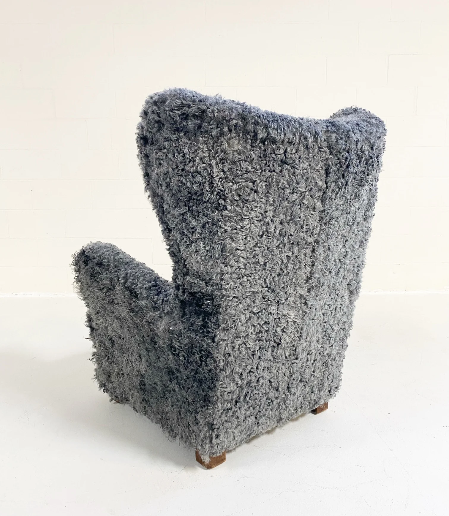 Model 1672 Lounge Chair in Gotland Sheepskin - Image 4