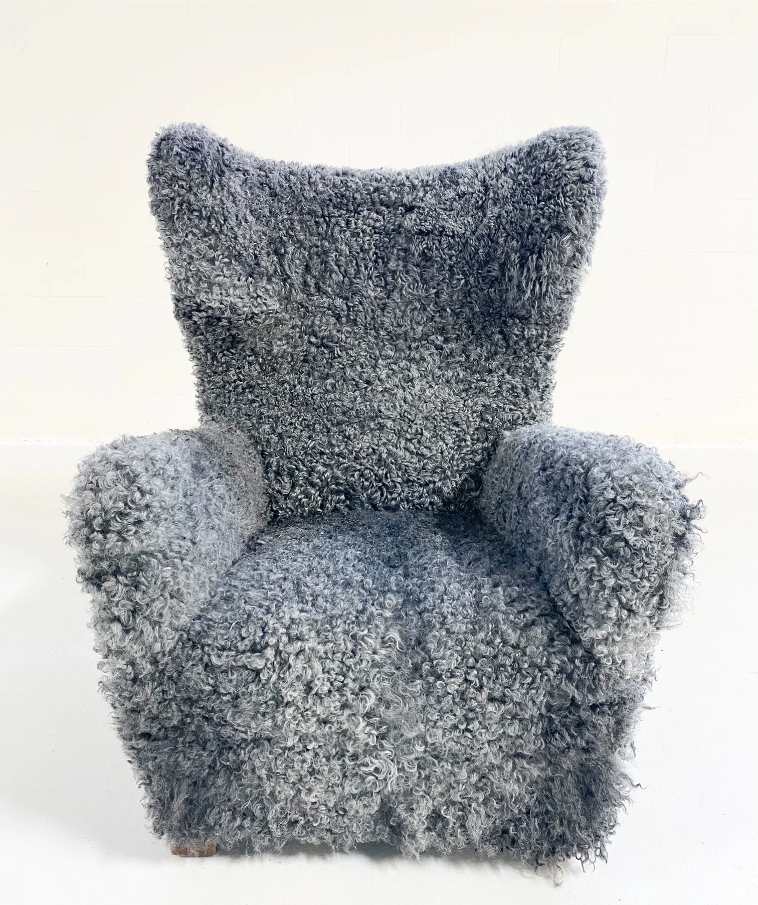 Model 1672 Lounge Chair in Gotland Sheepskin - Image 5