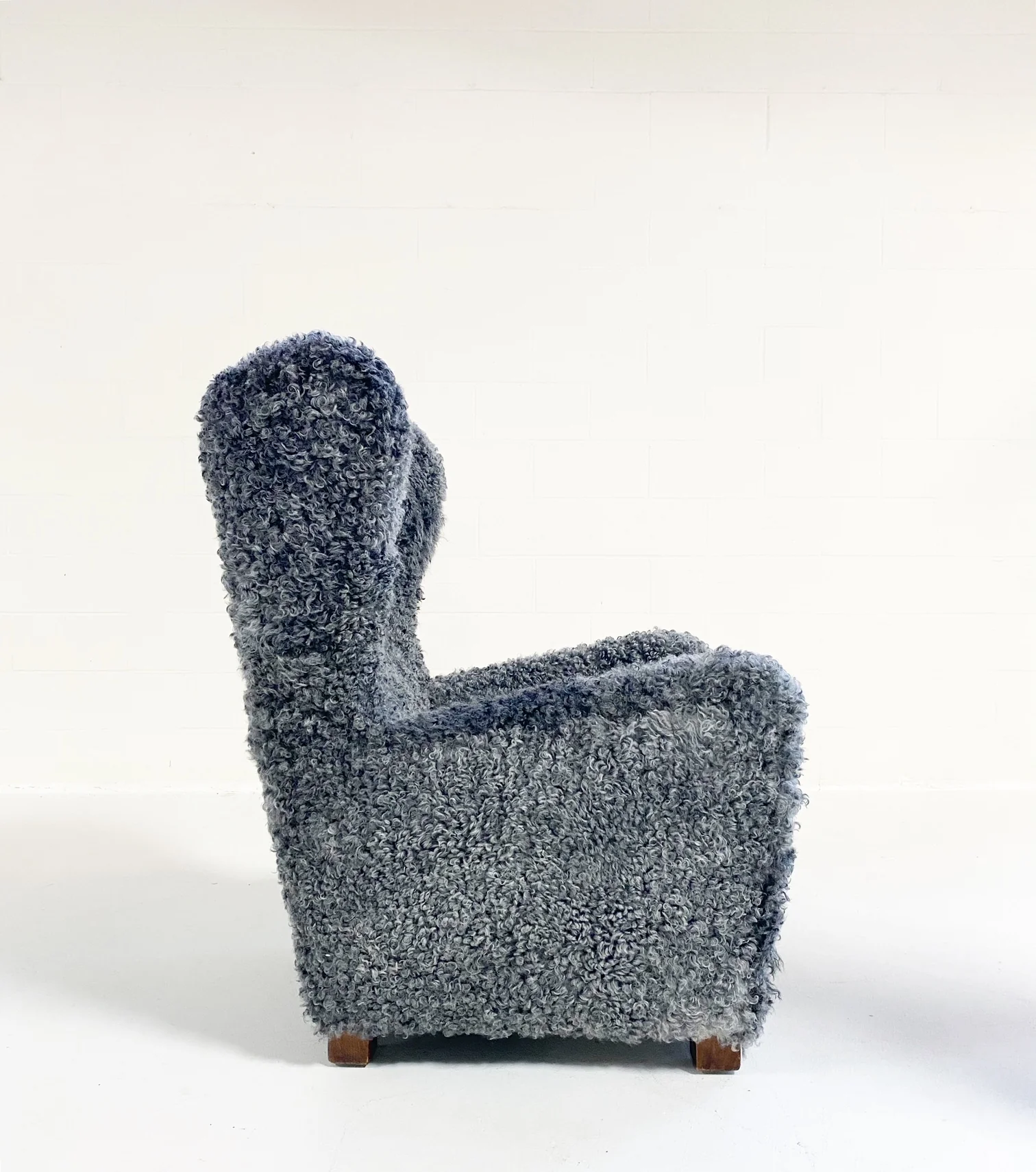 Model 1672 Lounge Chair in Gotland Sheepskin - Image 6